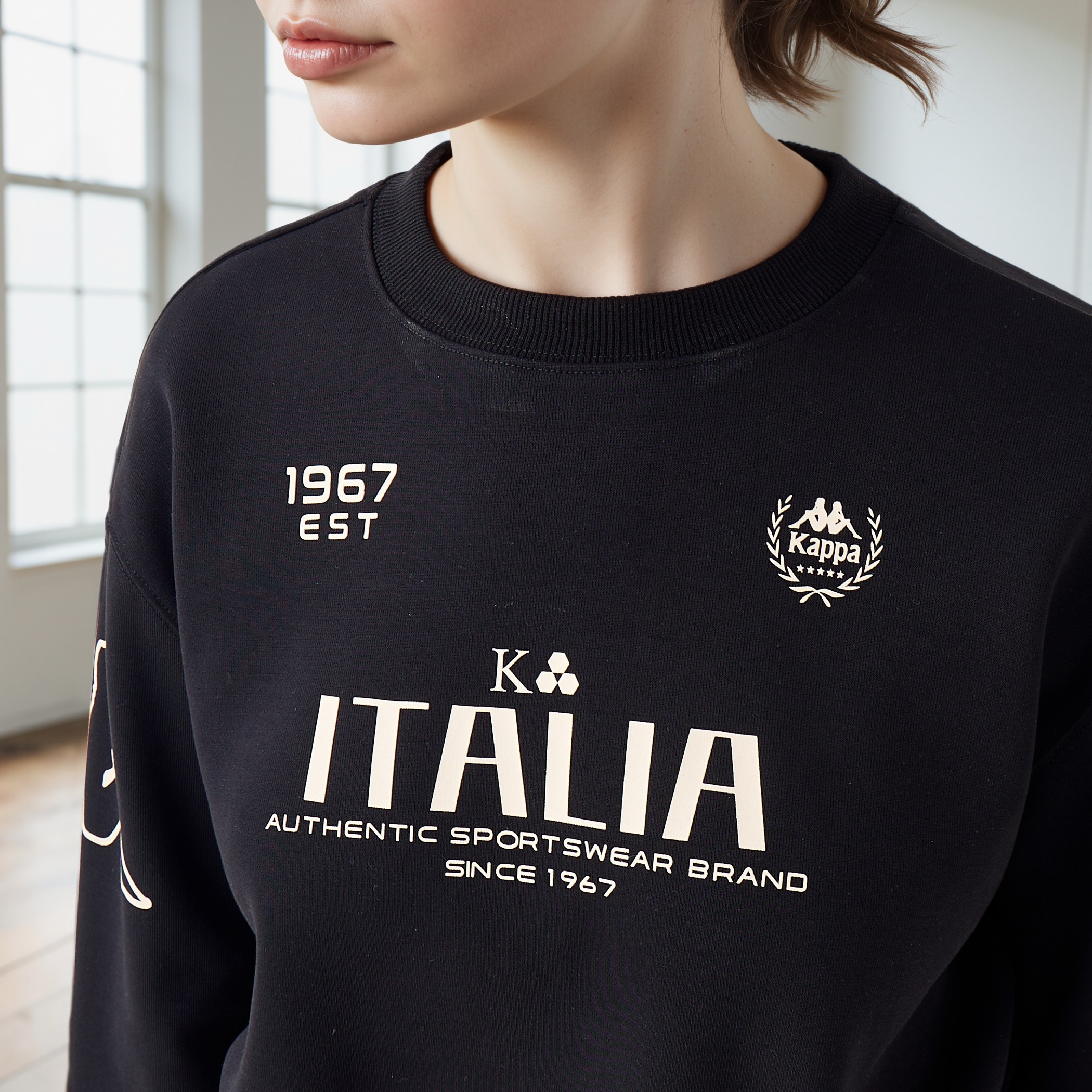 Kappa Logo Print Cropped Sweatshirt-women-clothing-sportswearandactivewear-hoodiesandsweatshirts-image-4