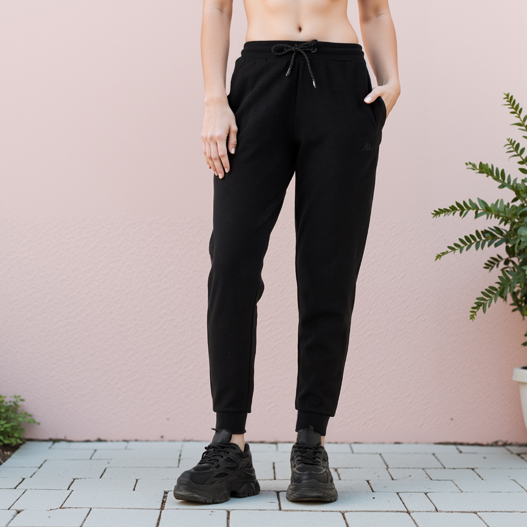 بنطلون رياضي بتفاصيل شعار مع رباط إغلاق من كابا-women-clothing-bottoms-joggers-image-11