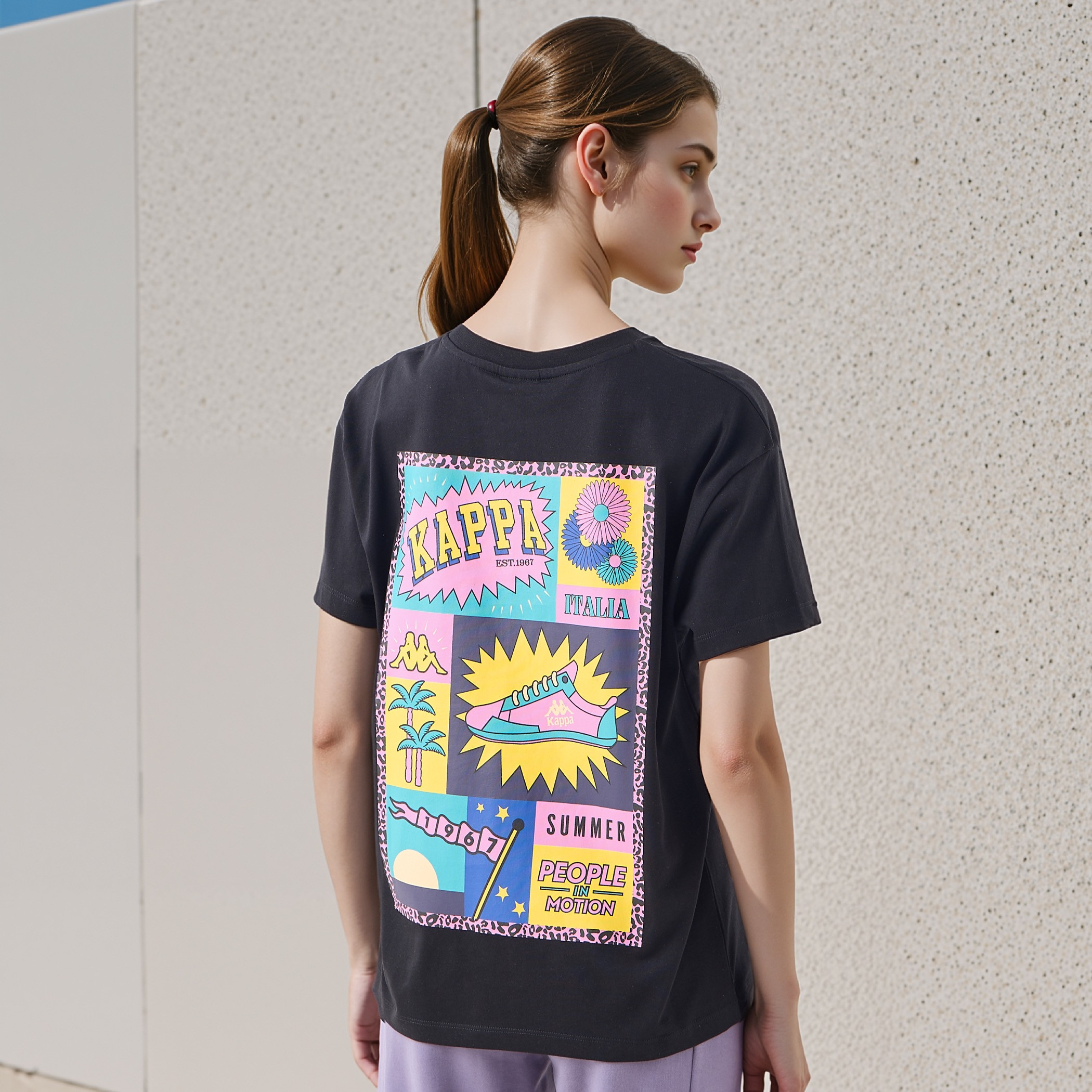 تيشيرت بياقة ضيقة وطبعات جرافيك من كابا-women-clothing-tshirts-image-21