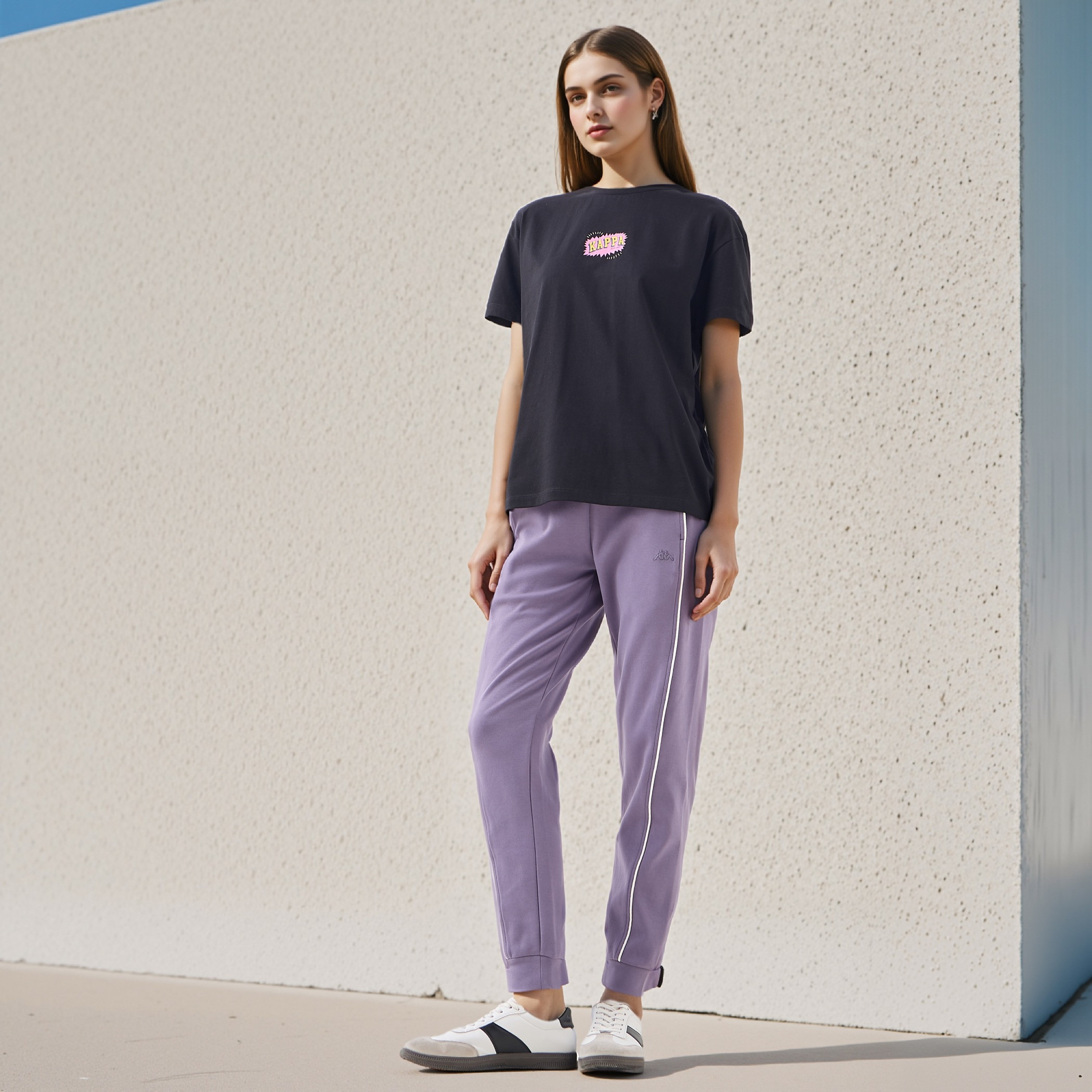 تيشيرت بياقة ضيقة وطبعات جرافيك من كابا-women-clothing-tshirts-image-22