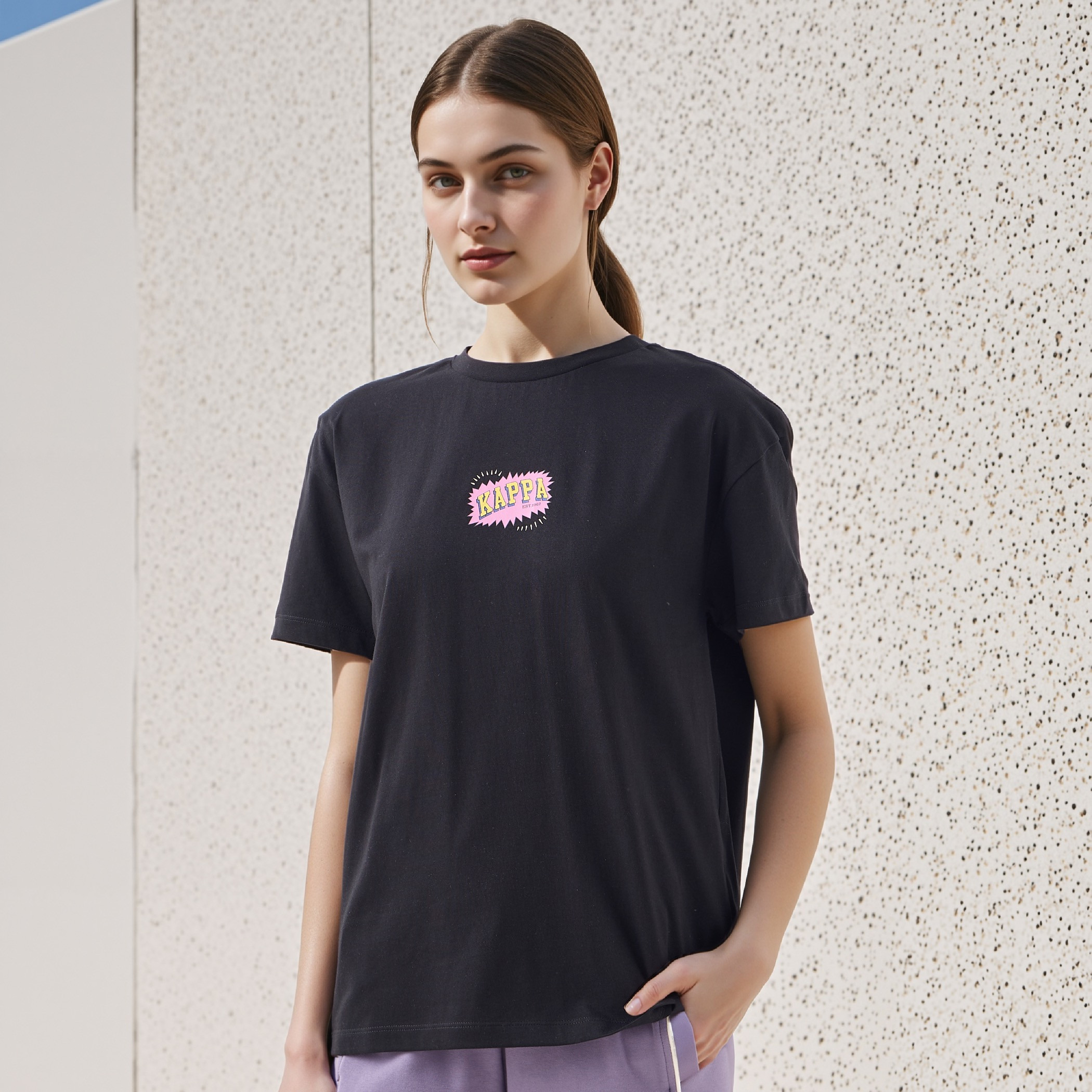 تيشيرت بياقة ضيقة وطبعات جرافيك من كابا-women-clothing-tshirts-image-23
