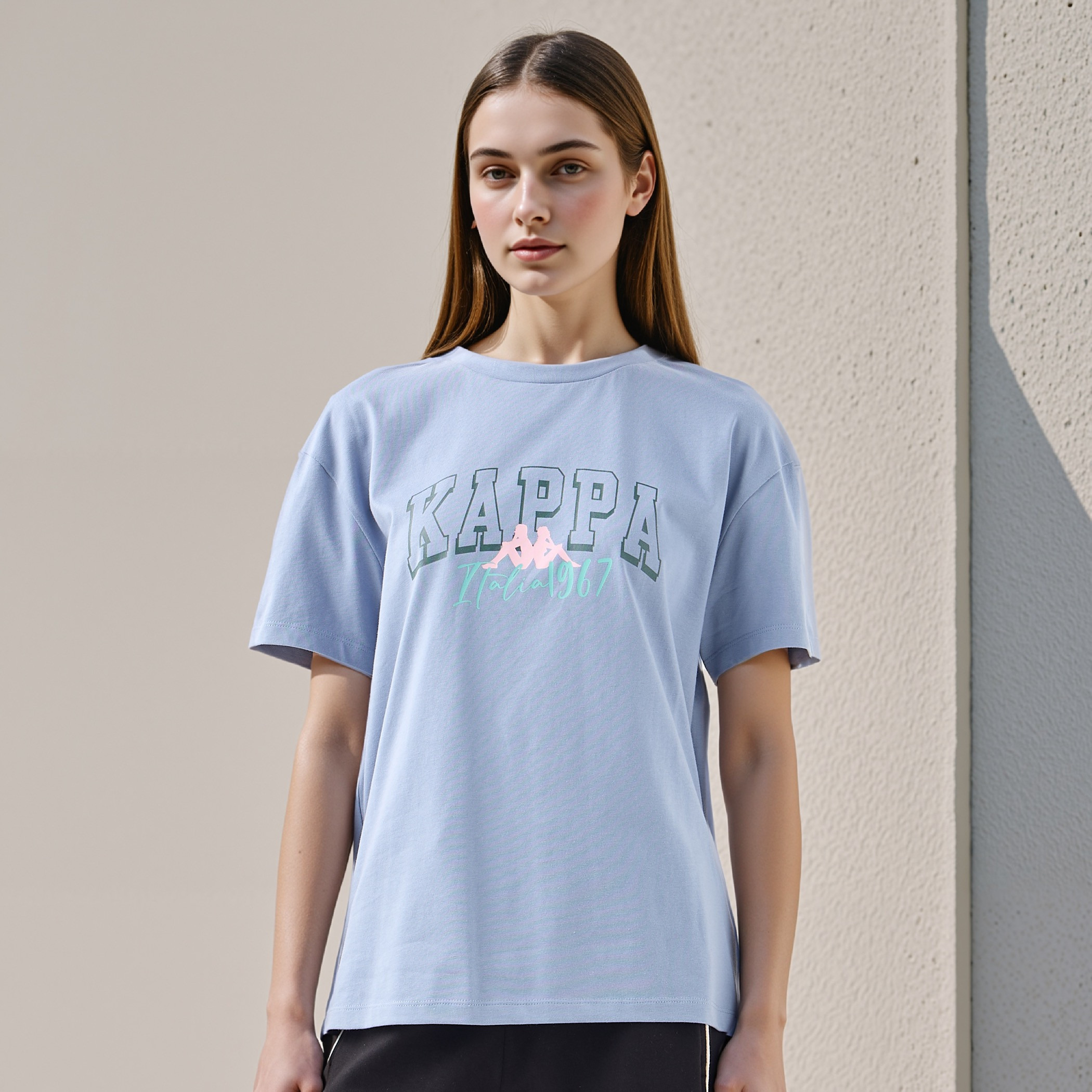تيشيرت بياقة ضيقة وطبعات جرافيك من كابا-women-clothing-tshirts-image-16