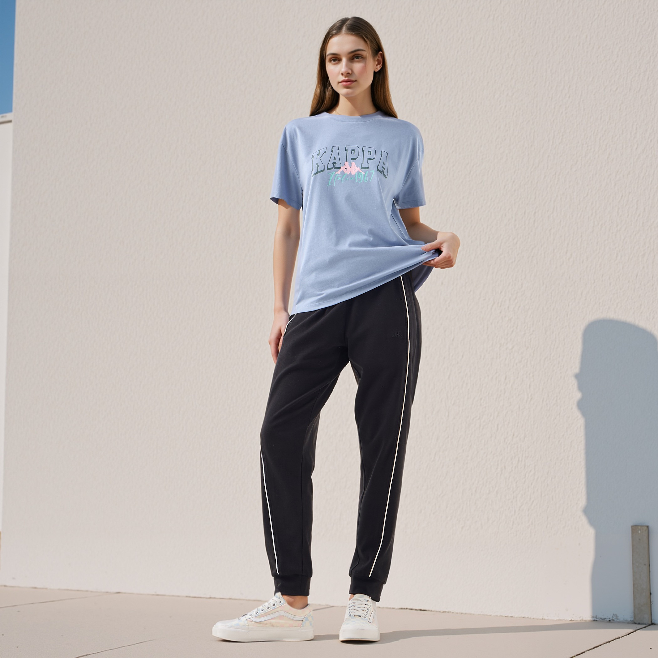 تيشيرت بياقة ضيقة وطبعات جرافيك من كابا-women-clothing-tshirts-image-17