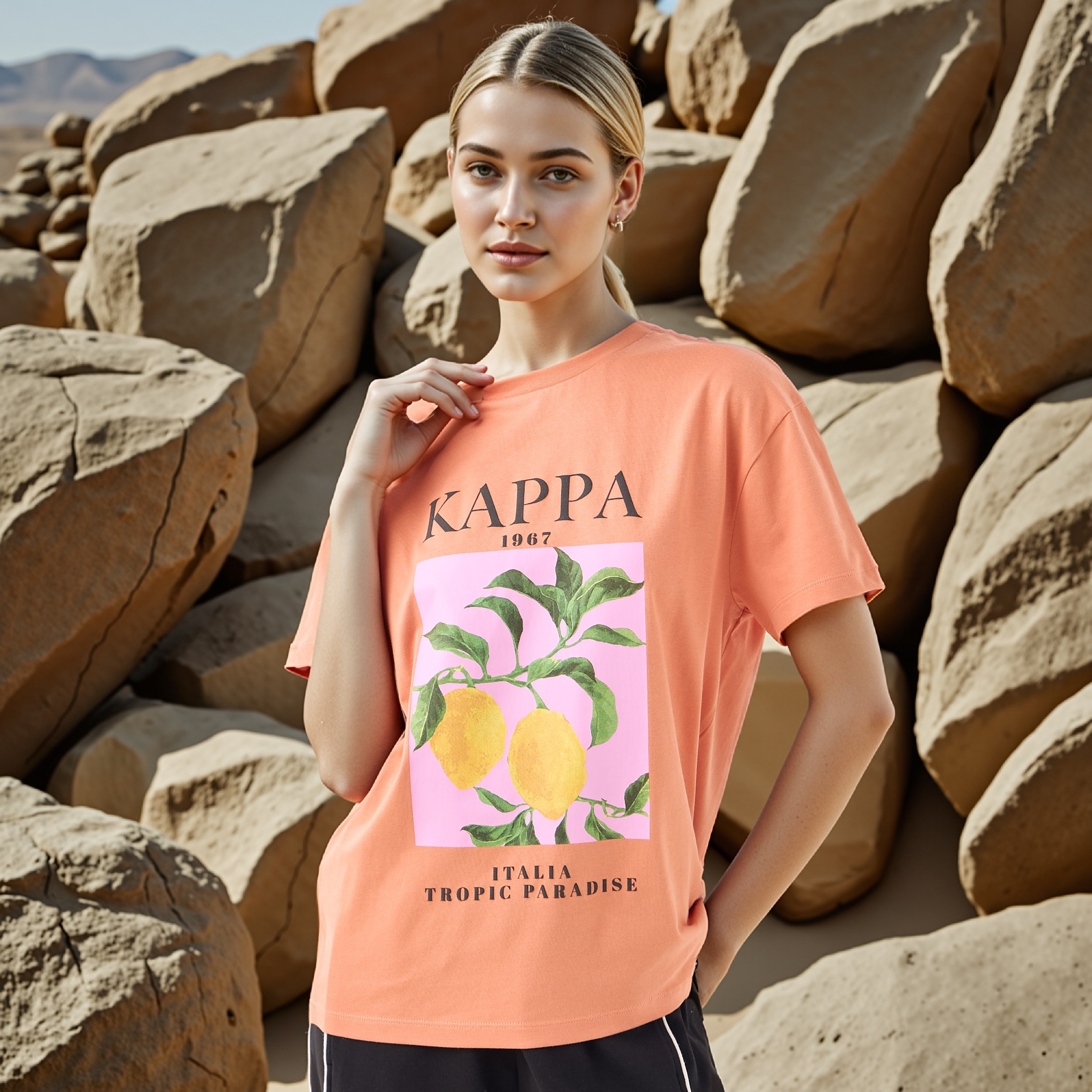 تيشيرت بياقة ضيقة وطبعات جرافيك من كابا-women-clothing-tshirts-image-11