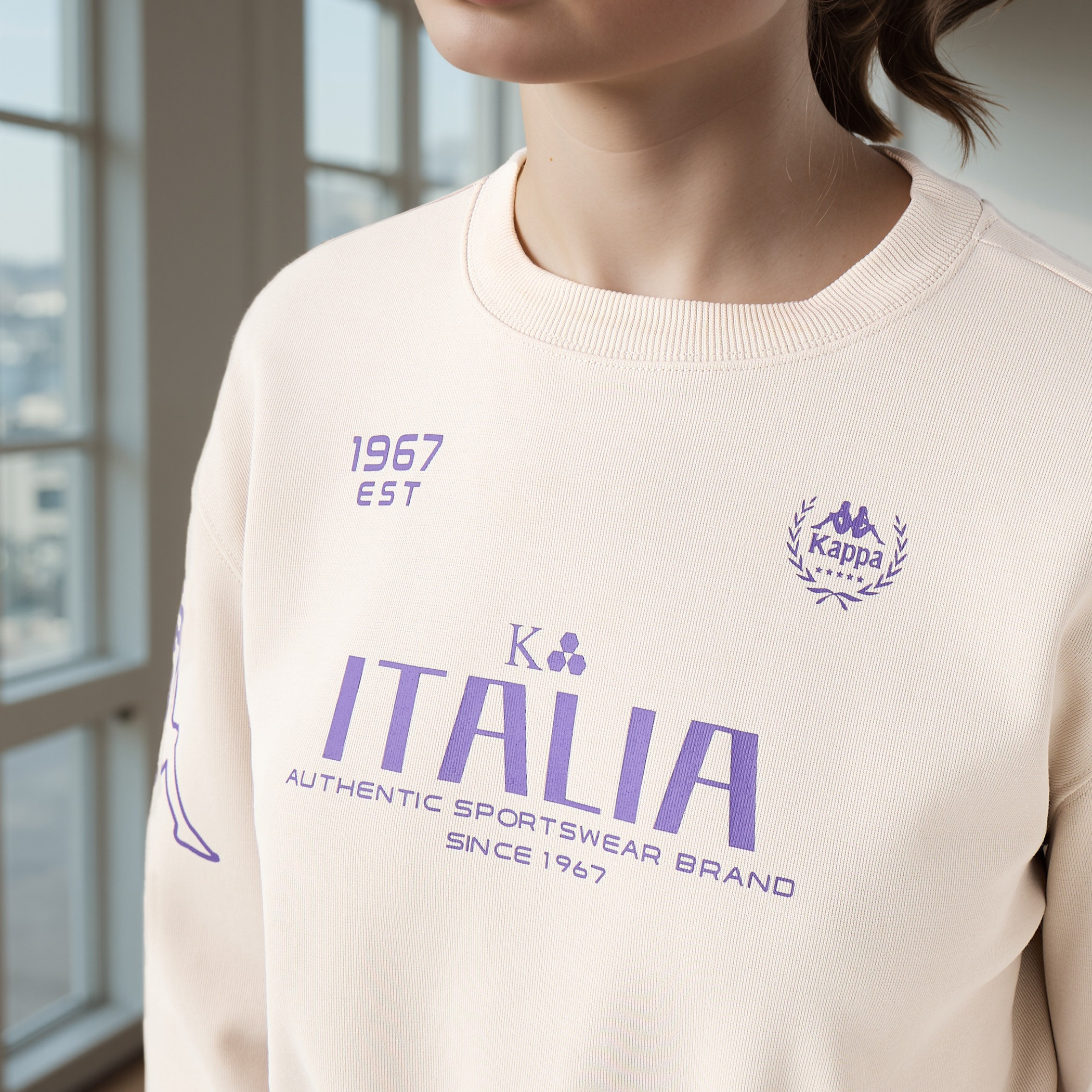 Kappa Logo Print Cropped Sweatshirt-women-clothing-sportswearandactivewear-hoodiesandsweatshirts-image-4