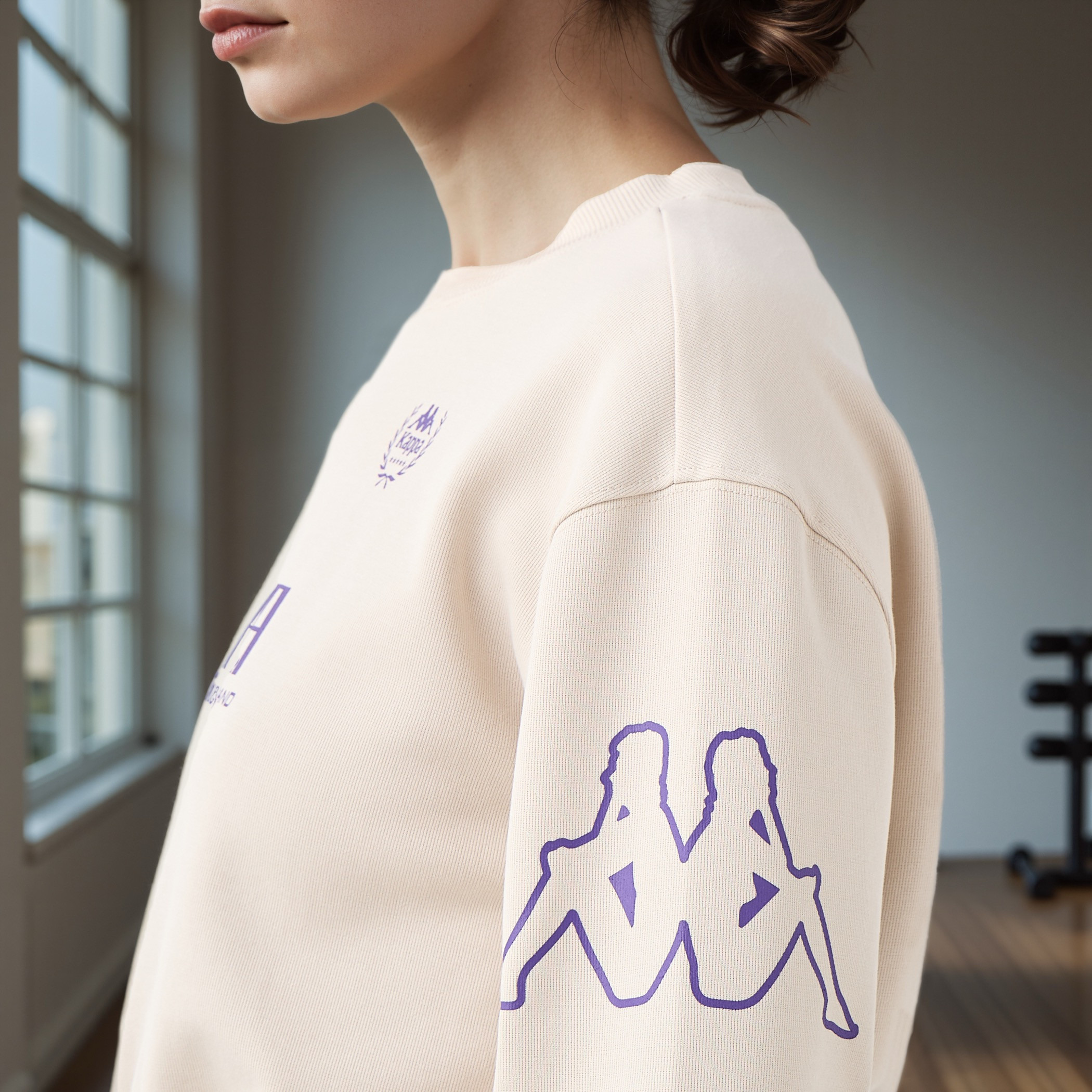 Kappa Logo Print Cropped Sweatshirt-women-clothing-sportswearandactivewear-hoodiesandsweatshirts-image-5