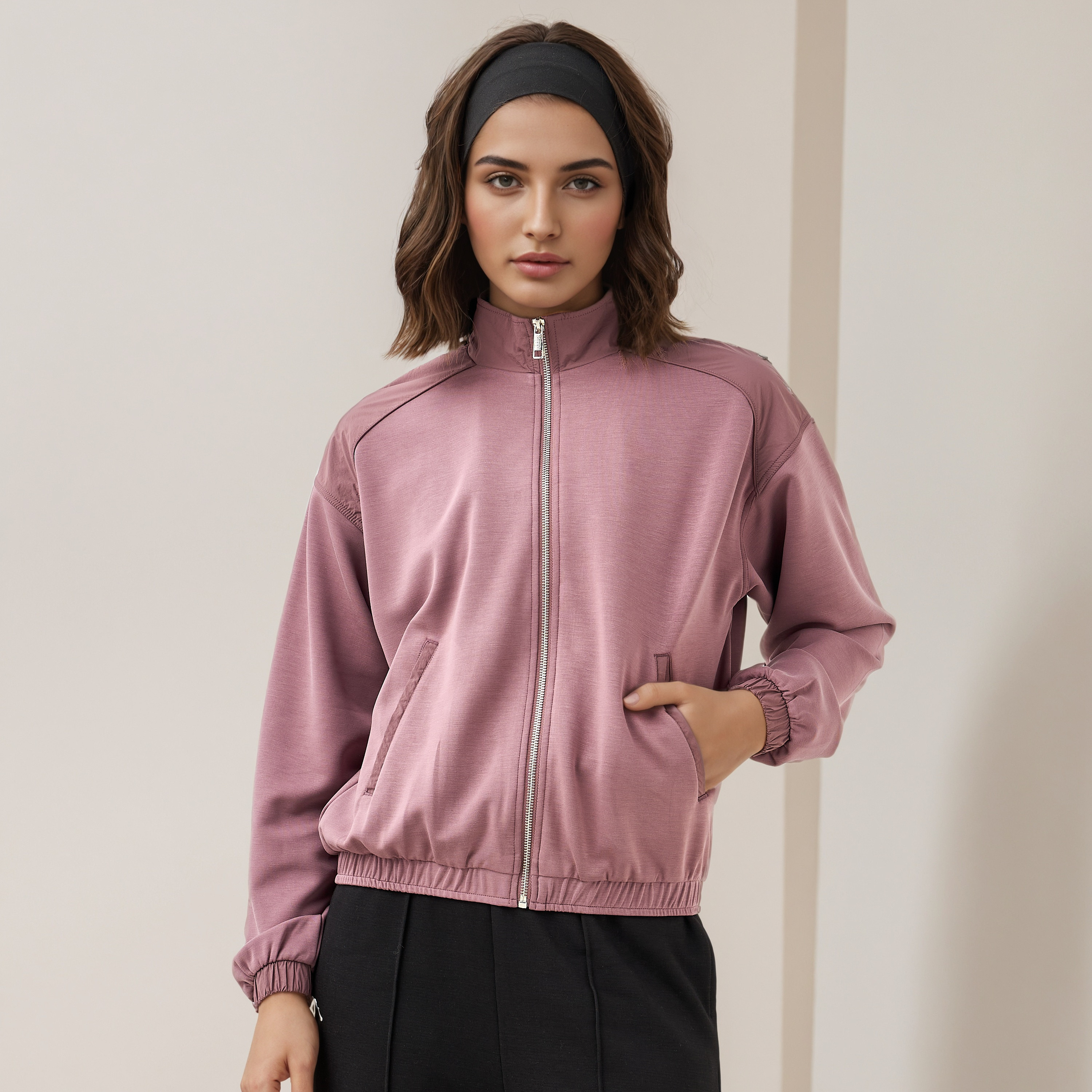 جاكيت بقصّة عادية وسحاب من كابا-women-clothing-sportswearandactivewear-coatsandjackets-jackets-image-6