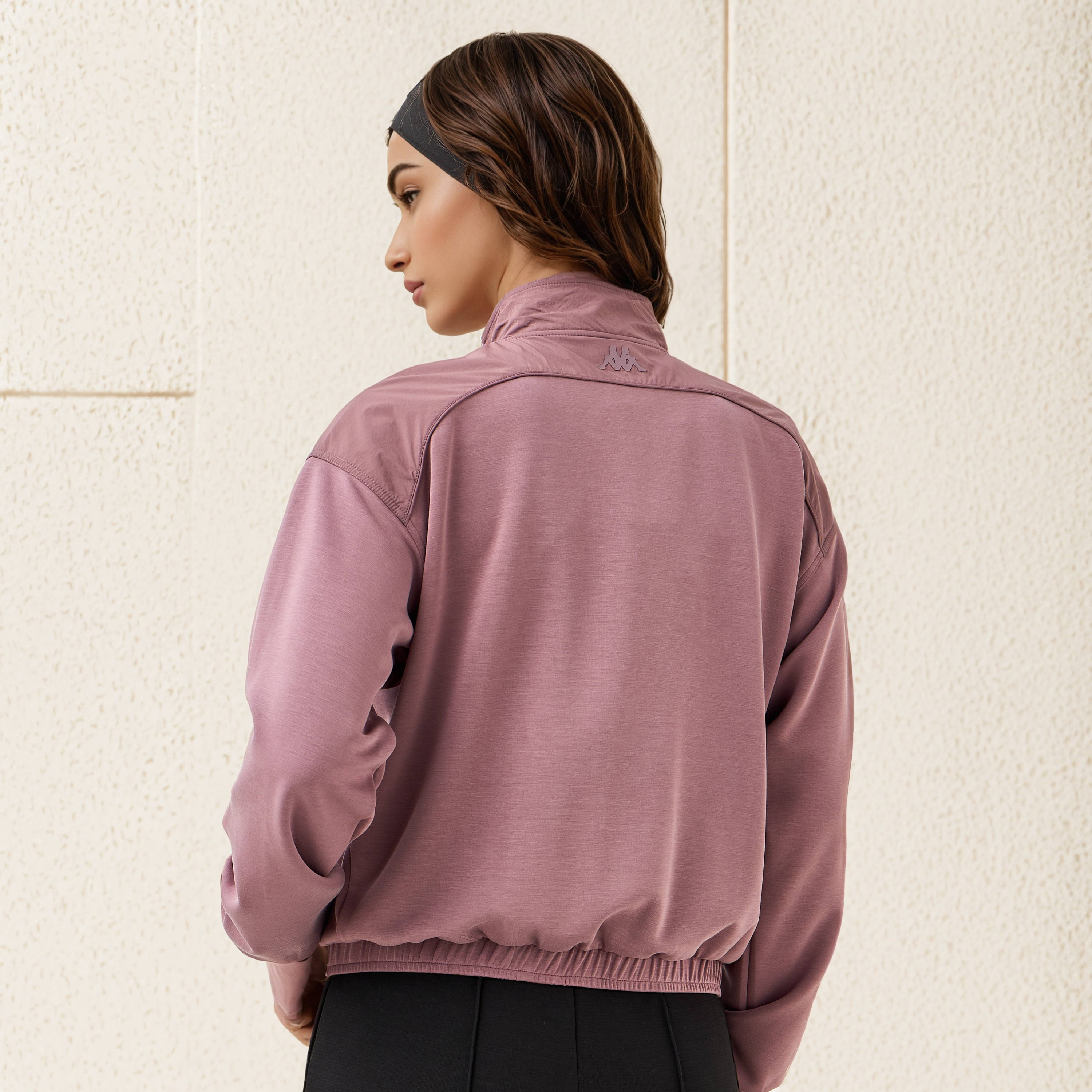 جاكيت بقصّة عادية وسحاب من كابا-women-clothing-sportswearandactivewear-coatsandjackets-jackets-image-4