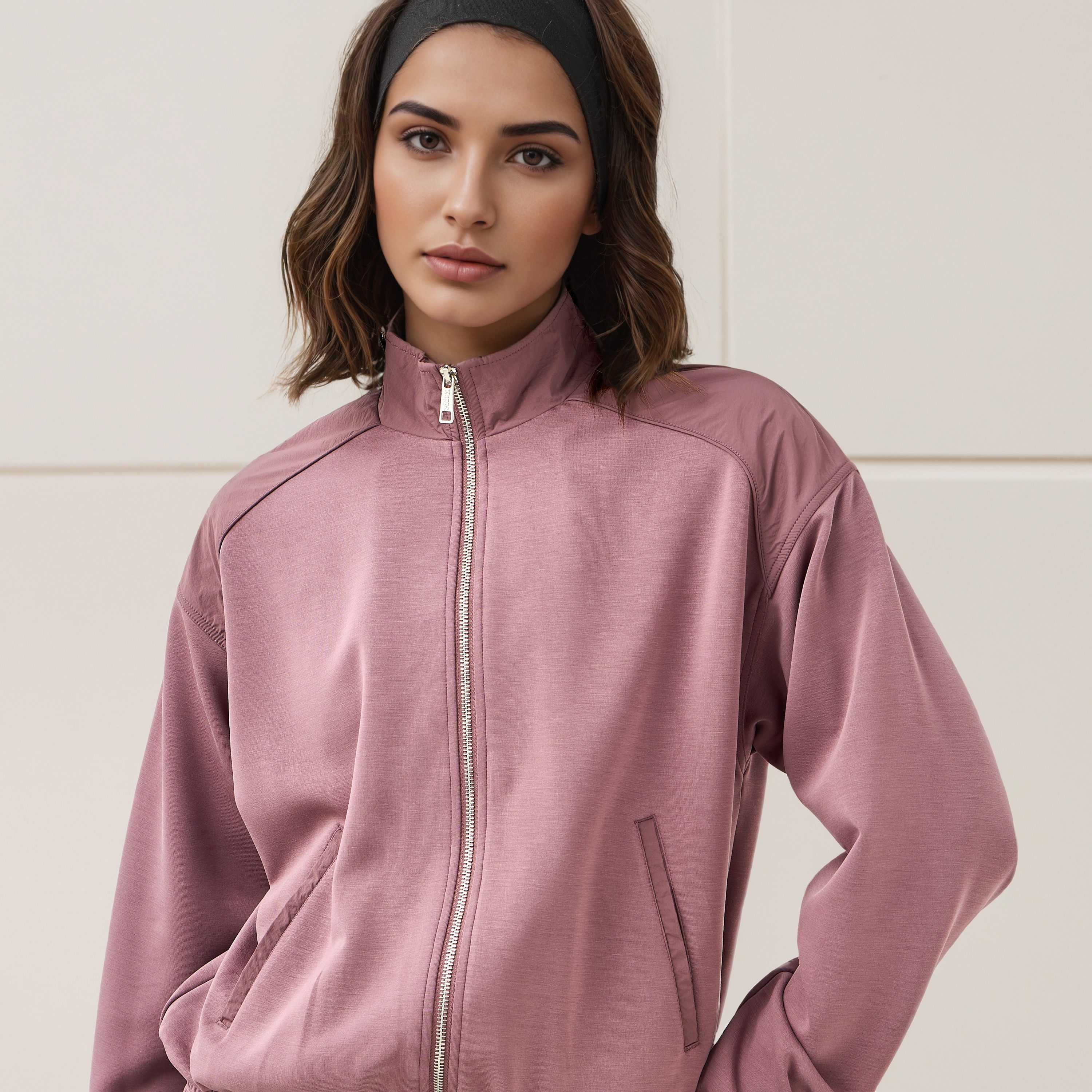 جاكيت بقصّة عادية وسحاب من كابا-women-clothing-sportswearandactivewear-coatsandjackets-jackets-image-3