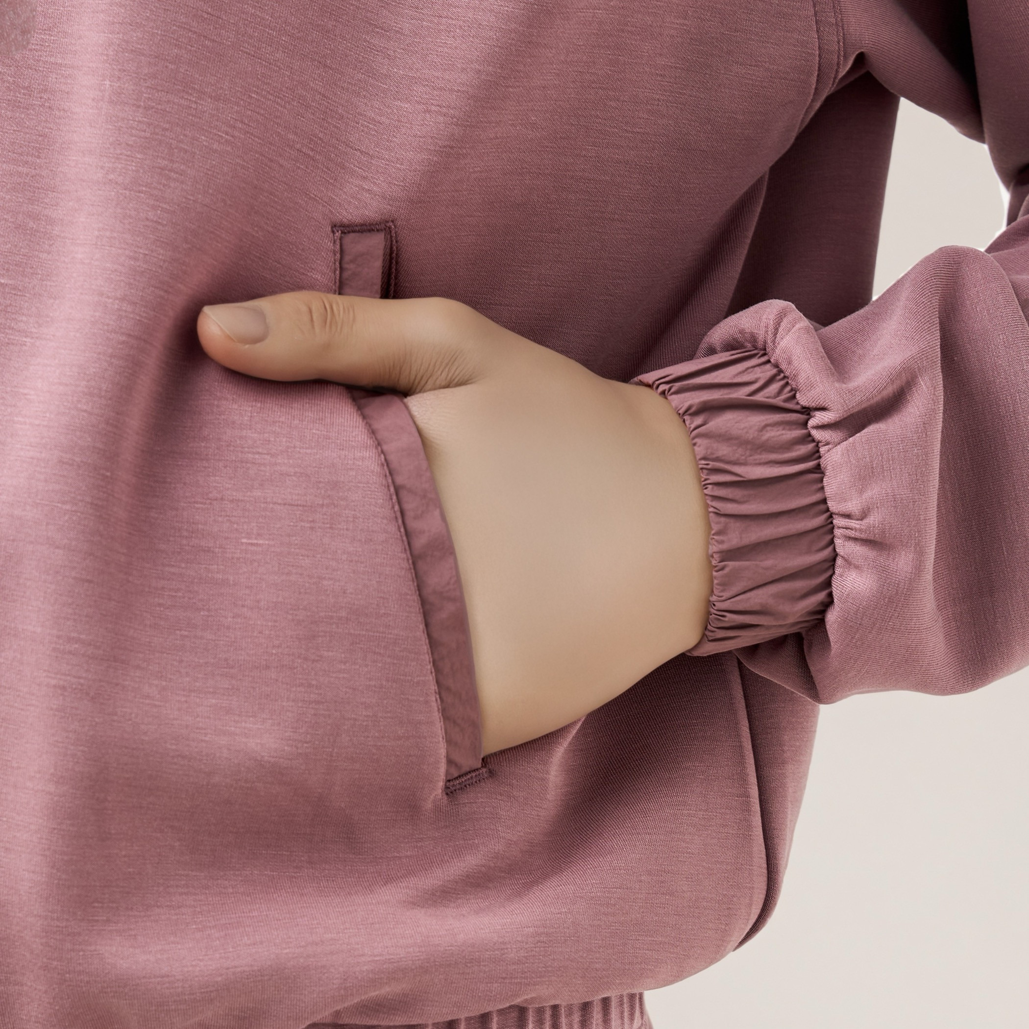 جاكيت بقصّة عادية وسحاب من كابا-women-clothing-sportswearandactivewear-coatsandjackets-jackets-image-2