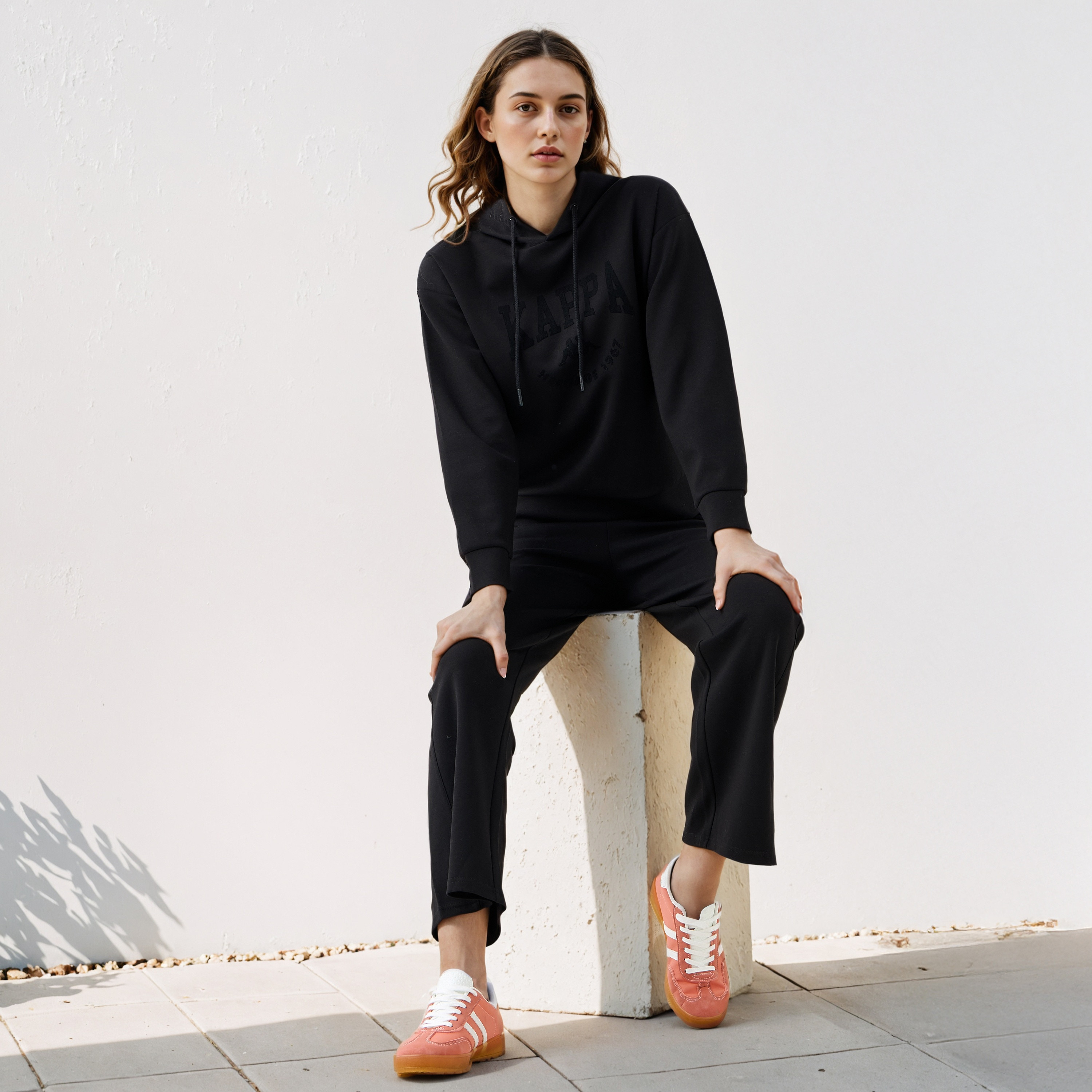 سويت شيرت بقبعة وطبعات للنساء من كابا-women-clothing-sportswearandactivewear-hoodiesandsweatshirts-image-2