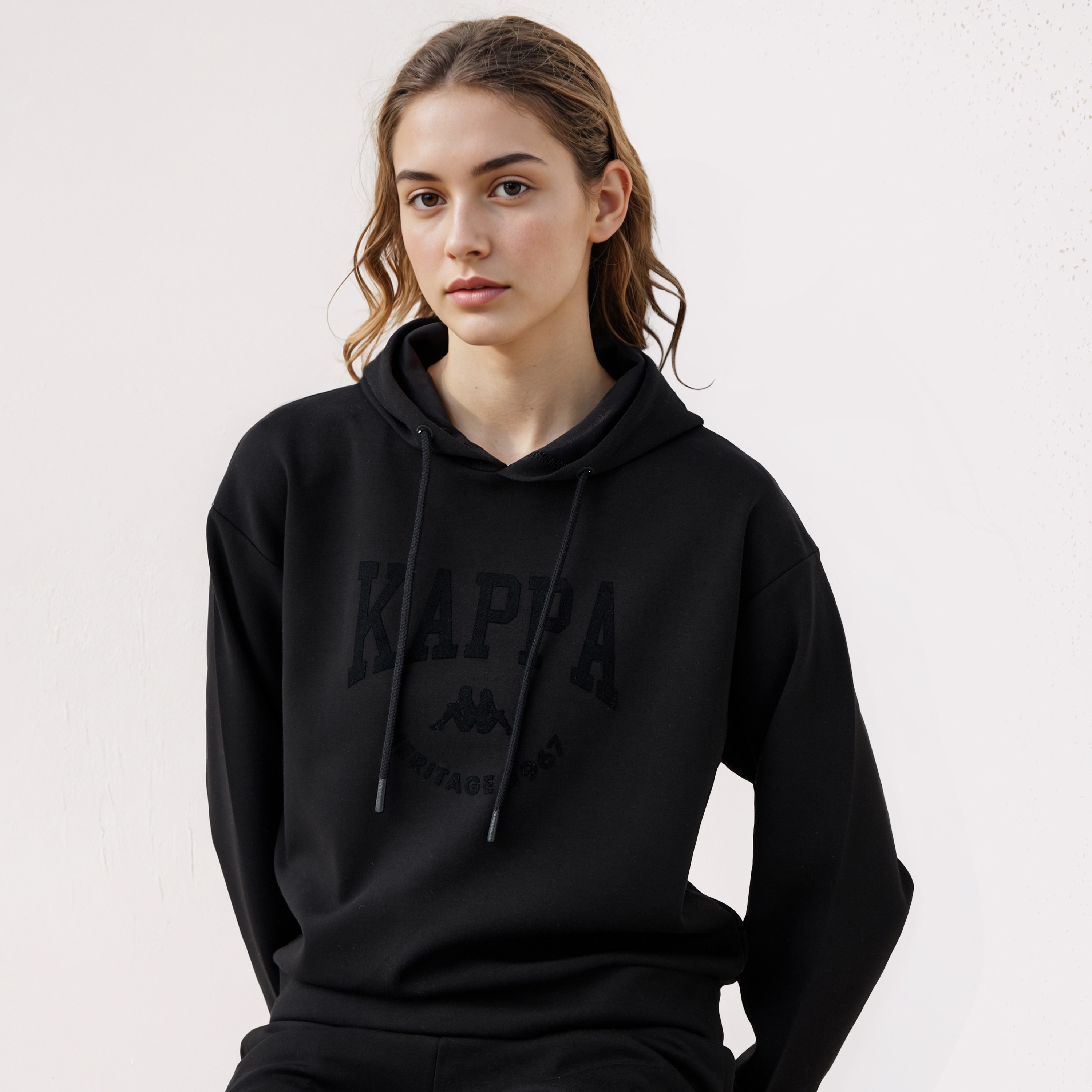 سويت شيرت بقبعة وطبعات للنساء من كابا-women-clothing-hoodiesandsweatshirts-sweatshirts-image-4