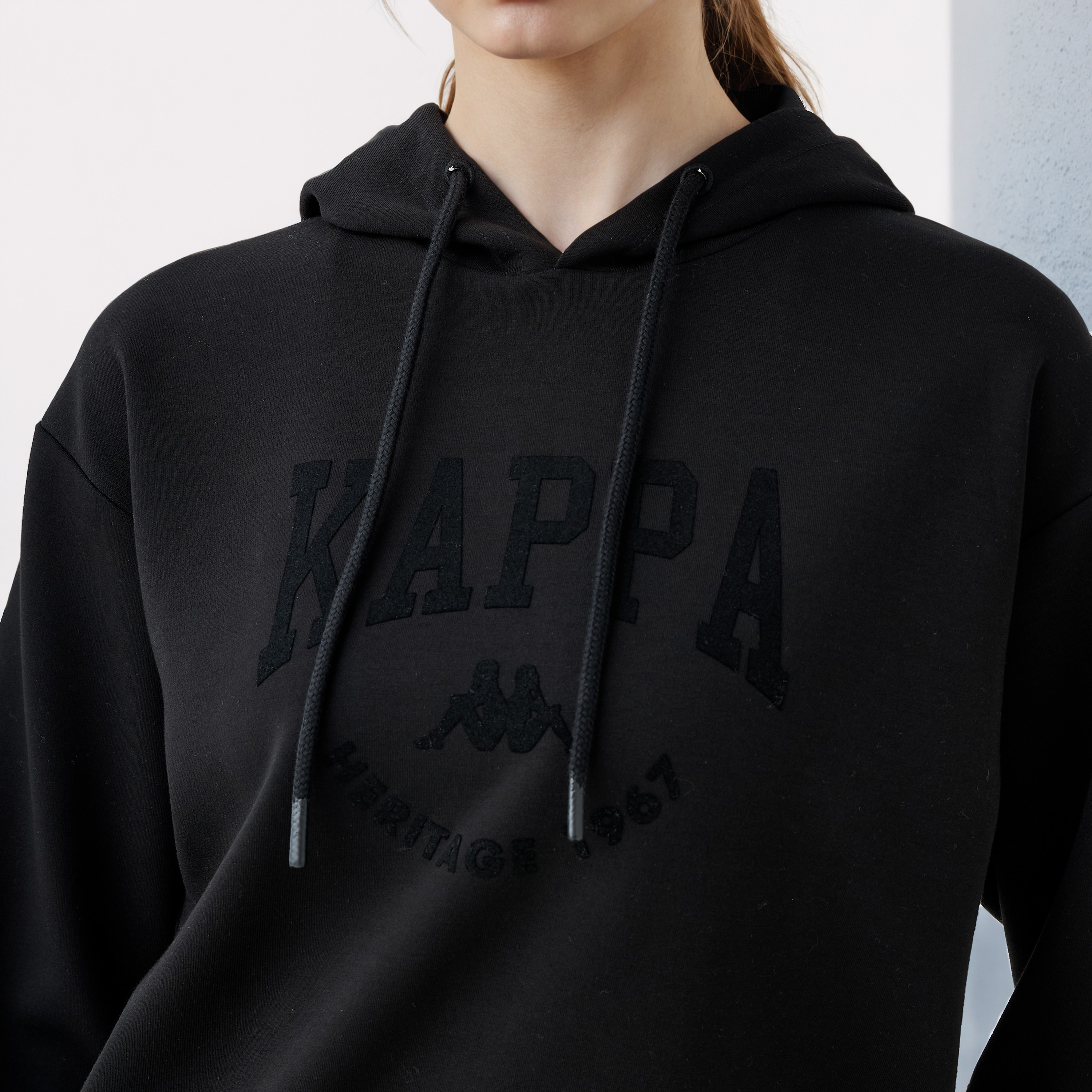 سويت شيرت بقبعة وطبعات للنساء من كابا-women-clothing-sportswearandactivewear-hoodiesandsweatshirts-image-5
