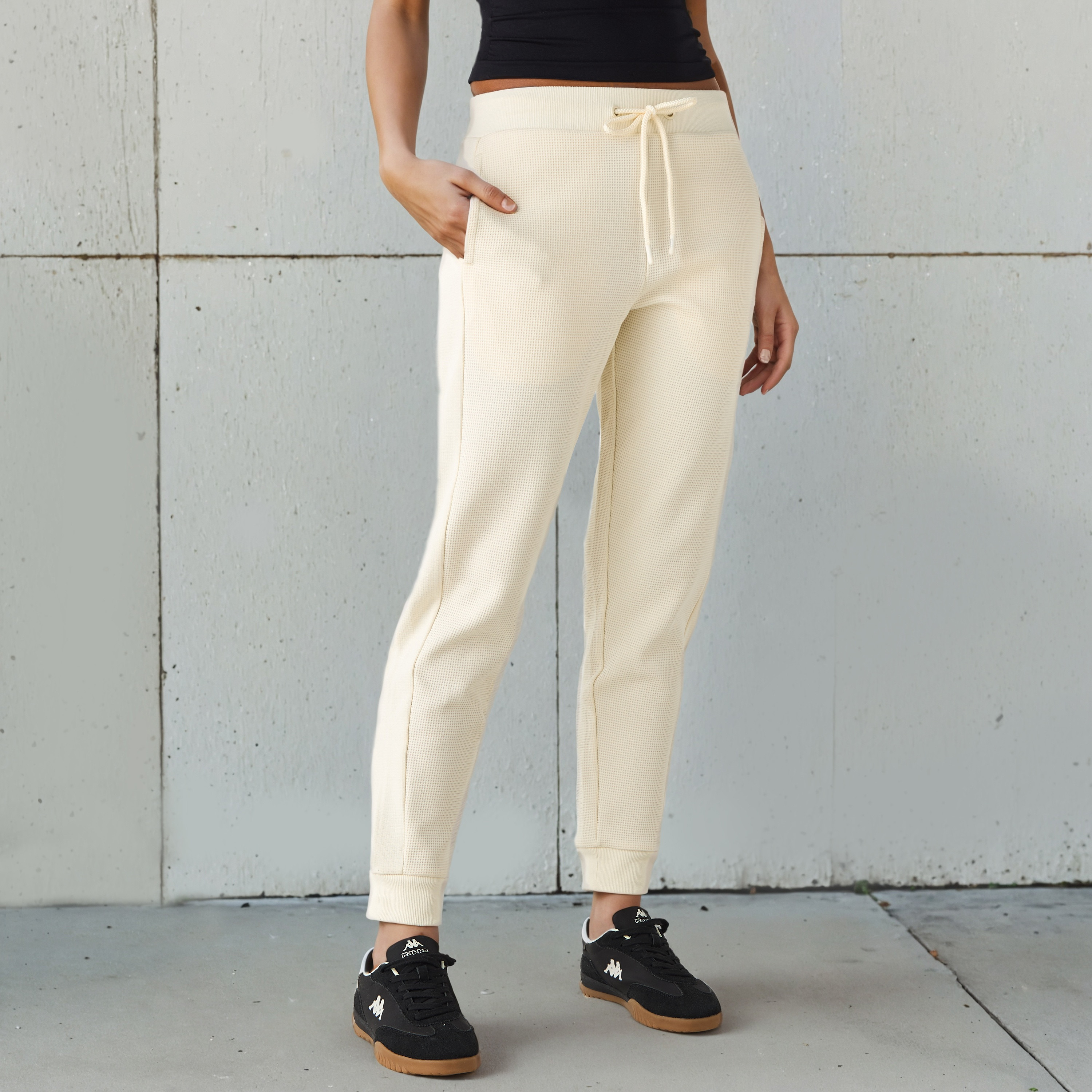 بنطلون رياضي وافل بارز الملمس بجيوب من كابا-women-clothing-bottoms-joggers-image-1