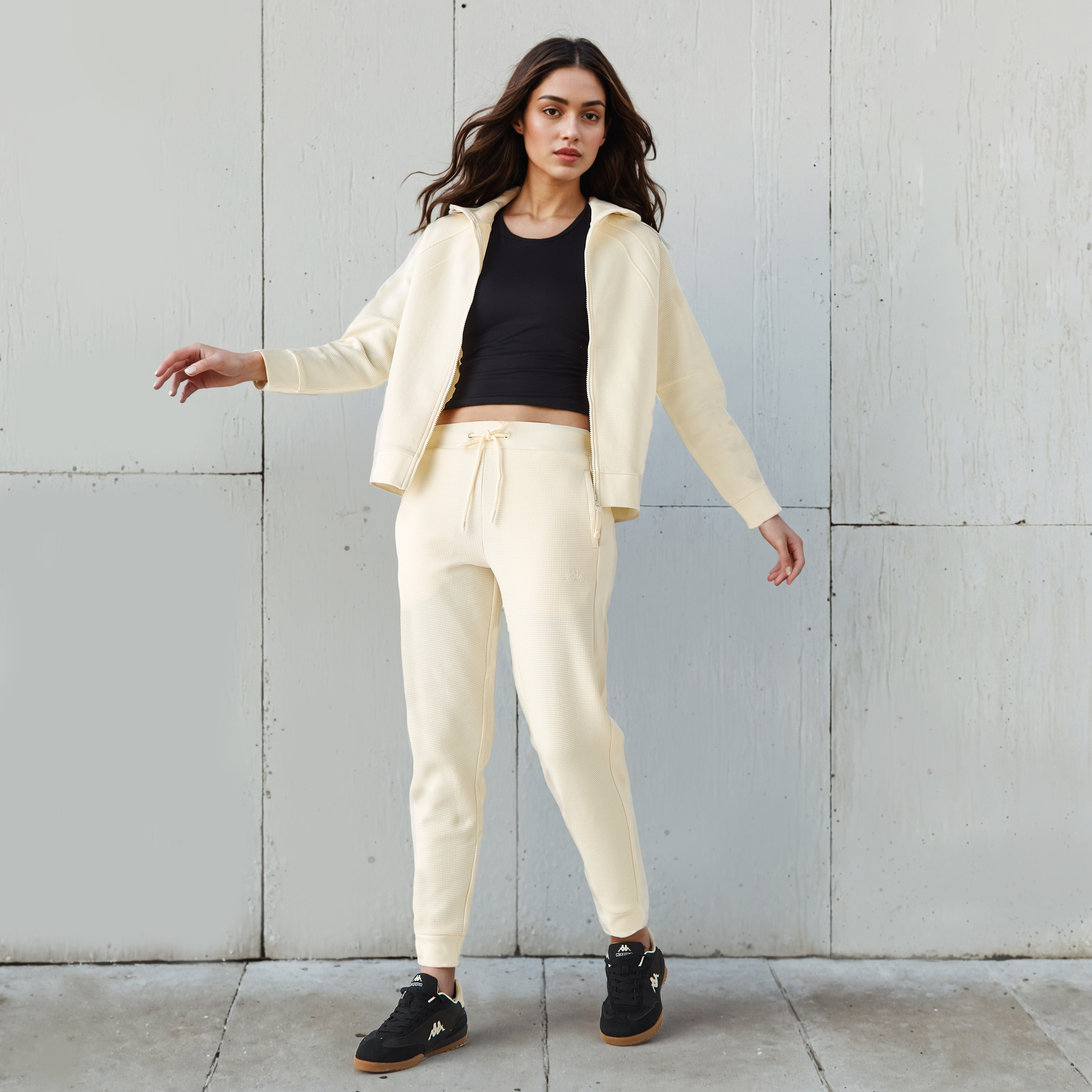 بنطلون رياضي وافل بارز الملمس بجيوب من كابا-women-clothing-bottoms-joggers-image-2