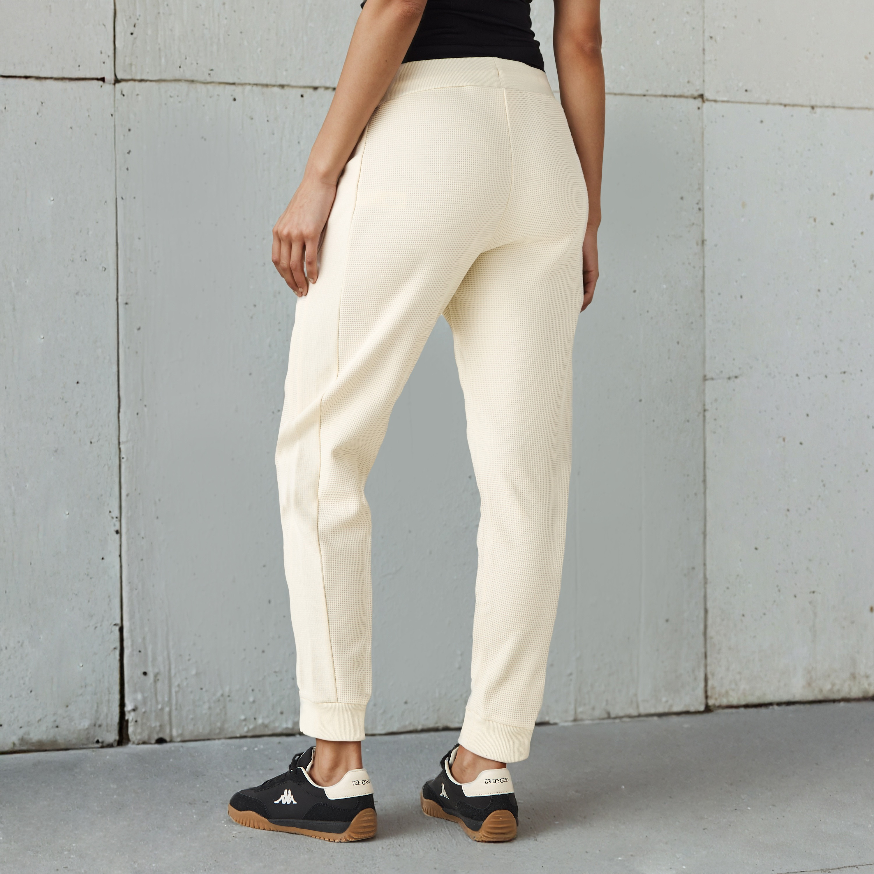 بنطلون رياضي وافل بارز الملمس بجيوب من كابا-women-clothing-bottoms-joggers-image-5