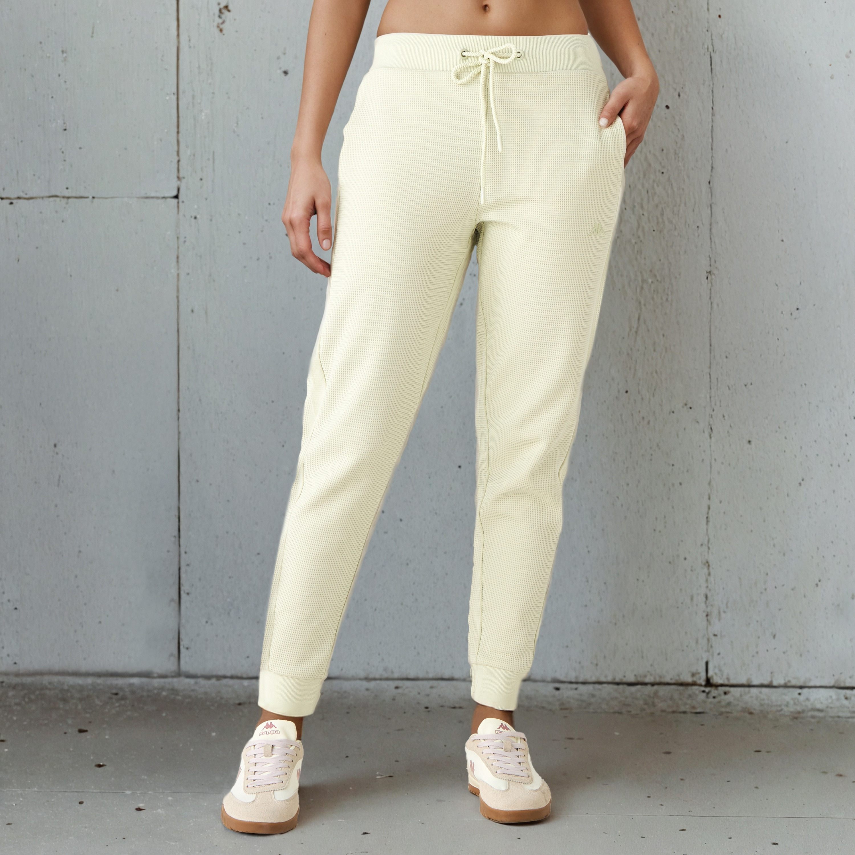 بنطلون رياضي وافل بارز الملمس بجيوب من كابا-women-clothing-bottoms-joggers-image-1