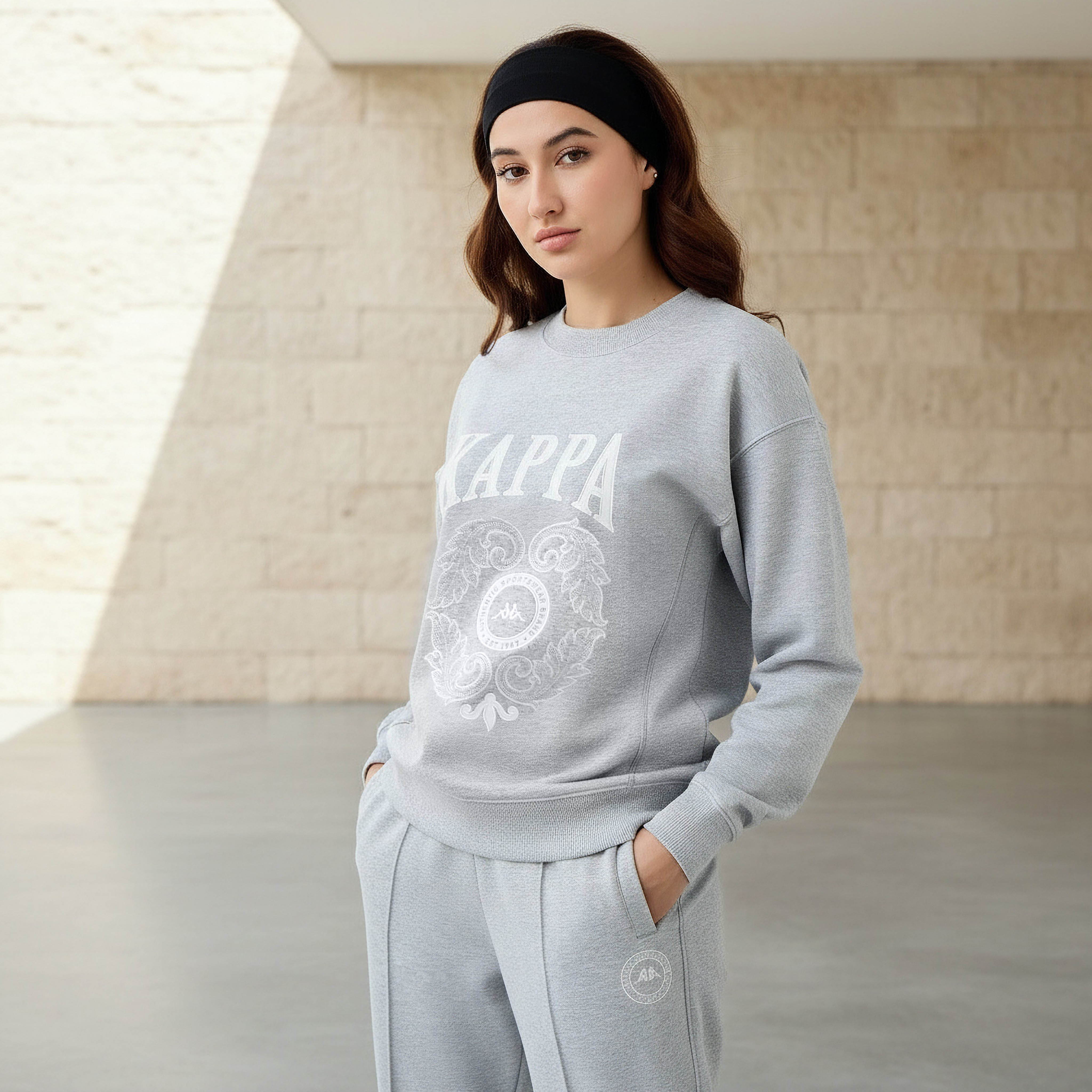 سويت شيرت بطبعات شعار للنساء من كابا-women-clothing-sportswearandactivewear-hoodiesandsweatshirts-image-5