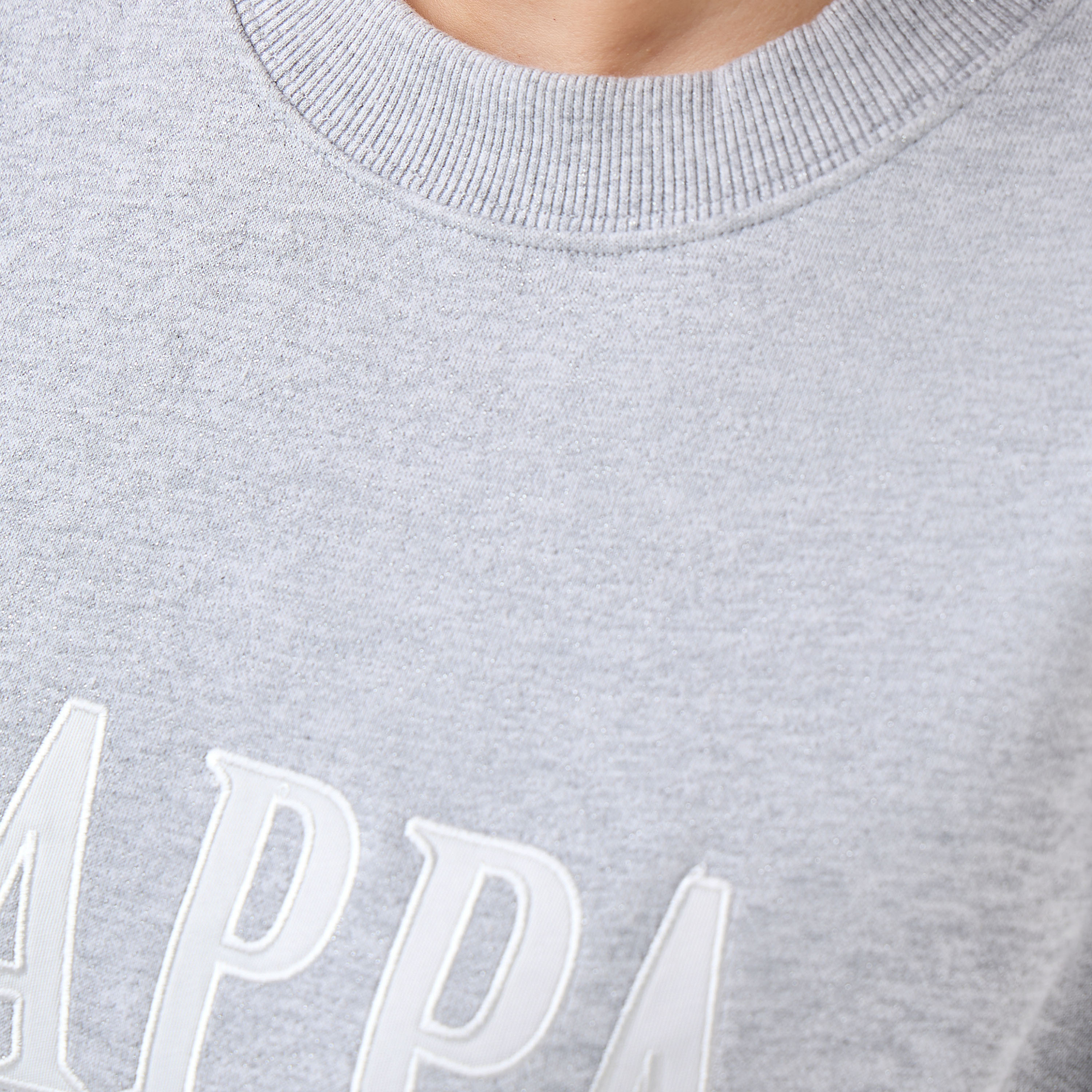 سويت شيرت بطبعات شعار للنساء من كابا-women-clothing-sportswearandactivewear-hoodiesandsweatshirts-image-1