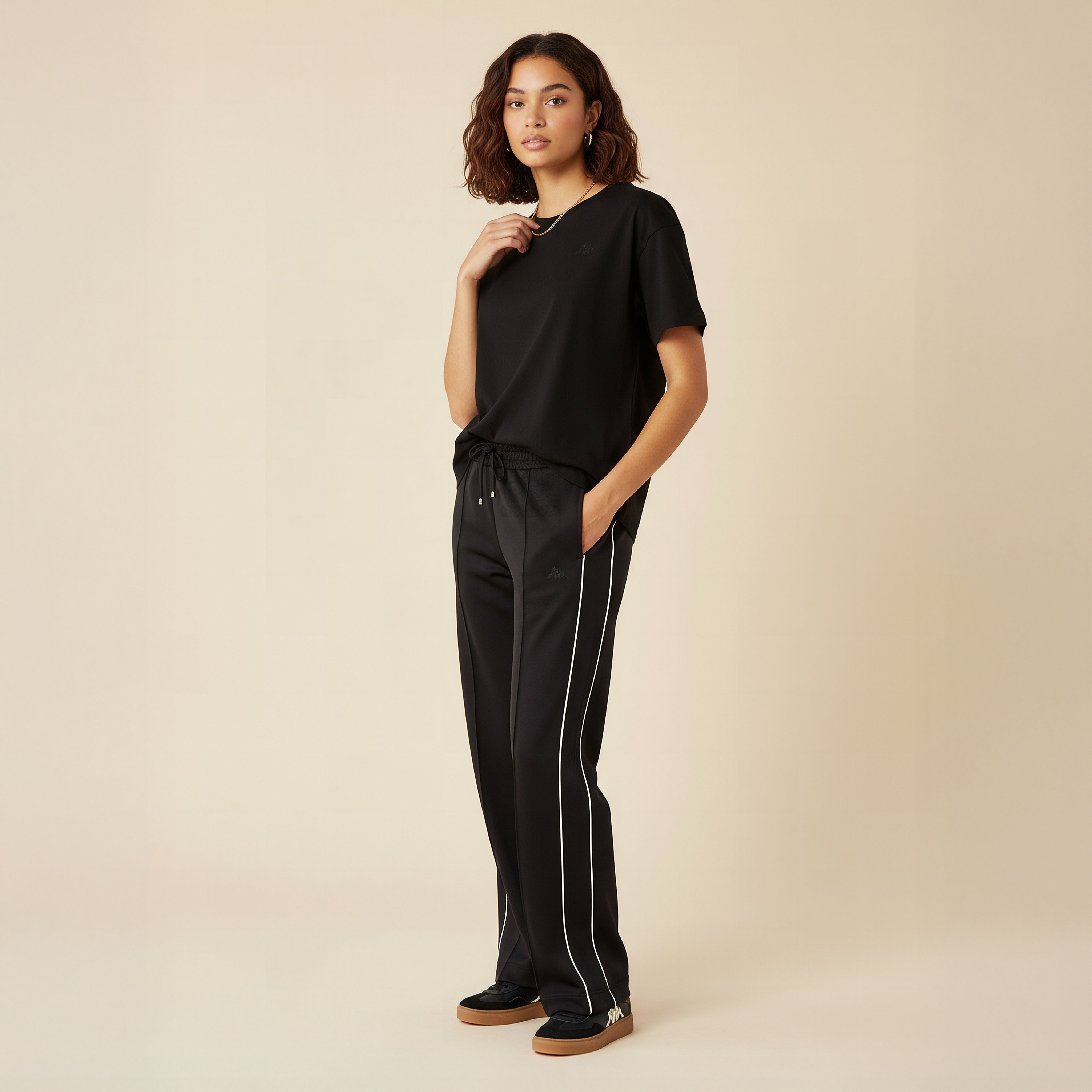 تيشيرت مطاطي بتطريز شعار للنساء من كابا-women-clothing-tshirts-image-1