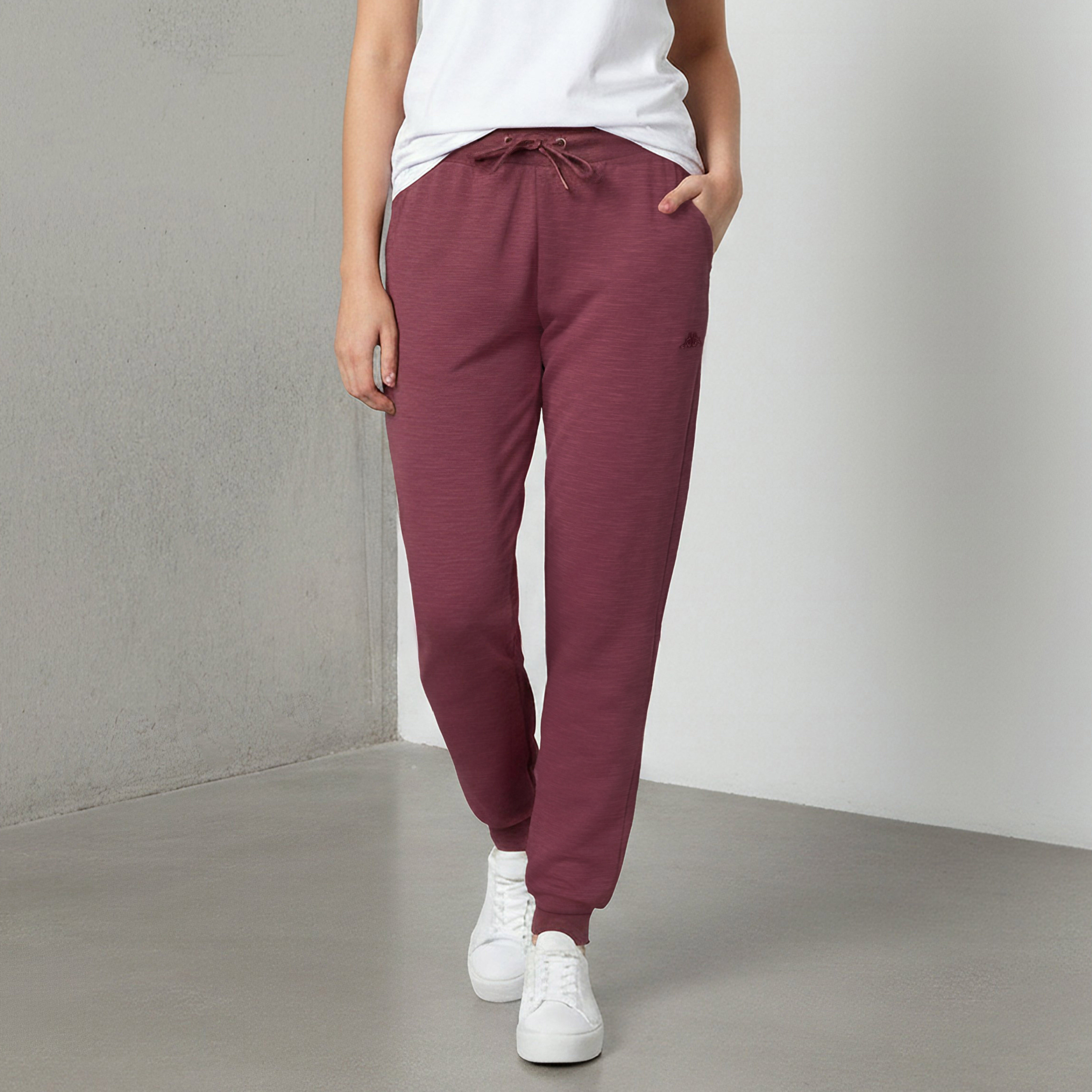 بنطلون رياضي بقصة عادية وجيوب وتطريز شعار من كابا-women-clothing-bottoms-joggers-image-1