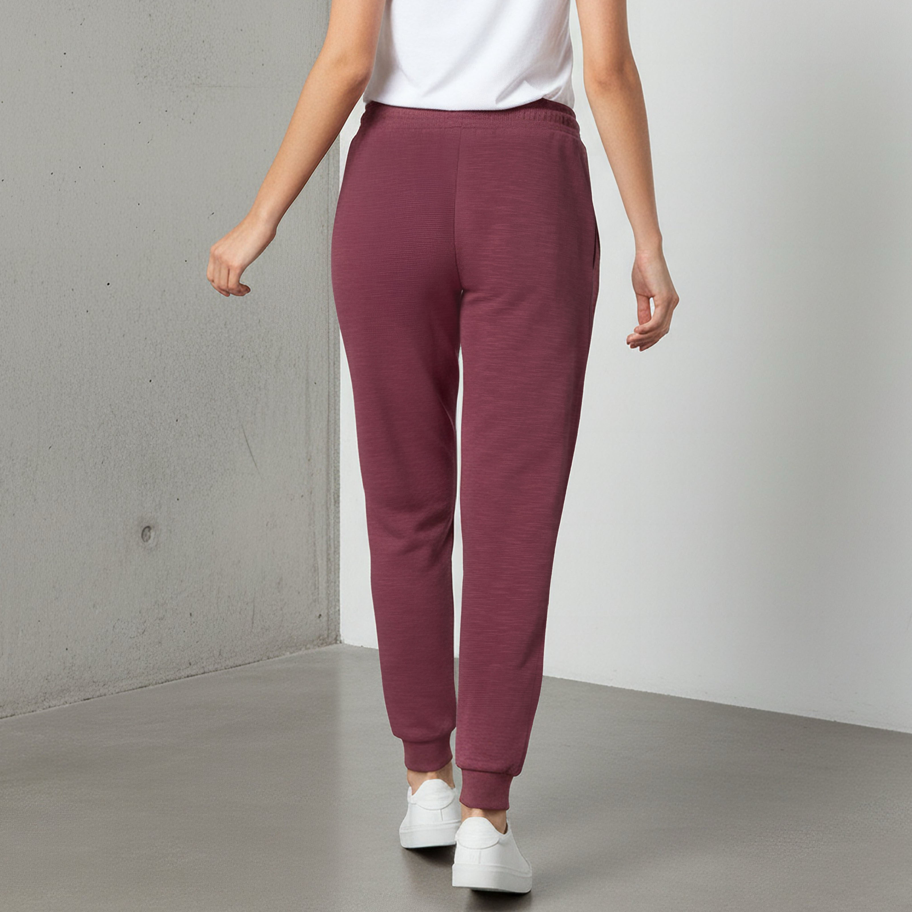 بنطلون رياضي بقصة عادية وجيوب وتطريز شعار من كابا-women-clothing-bottoms-joggers-image-3