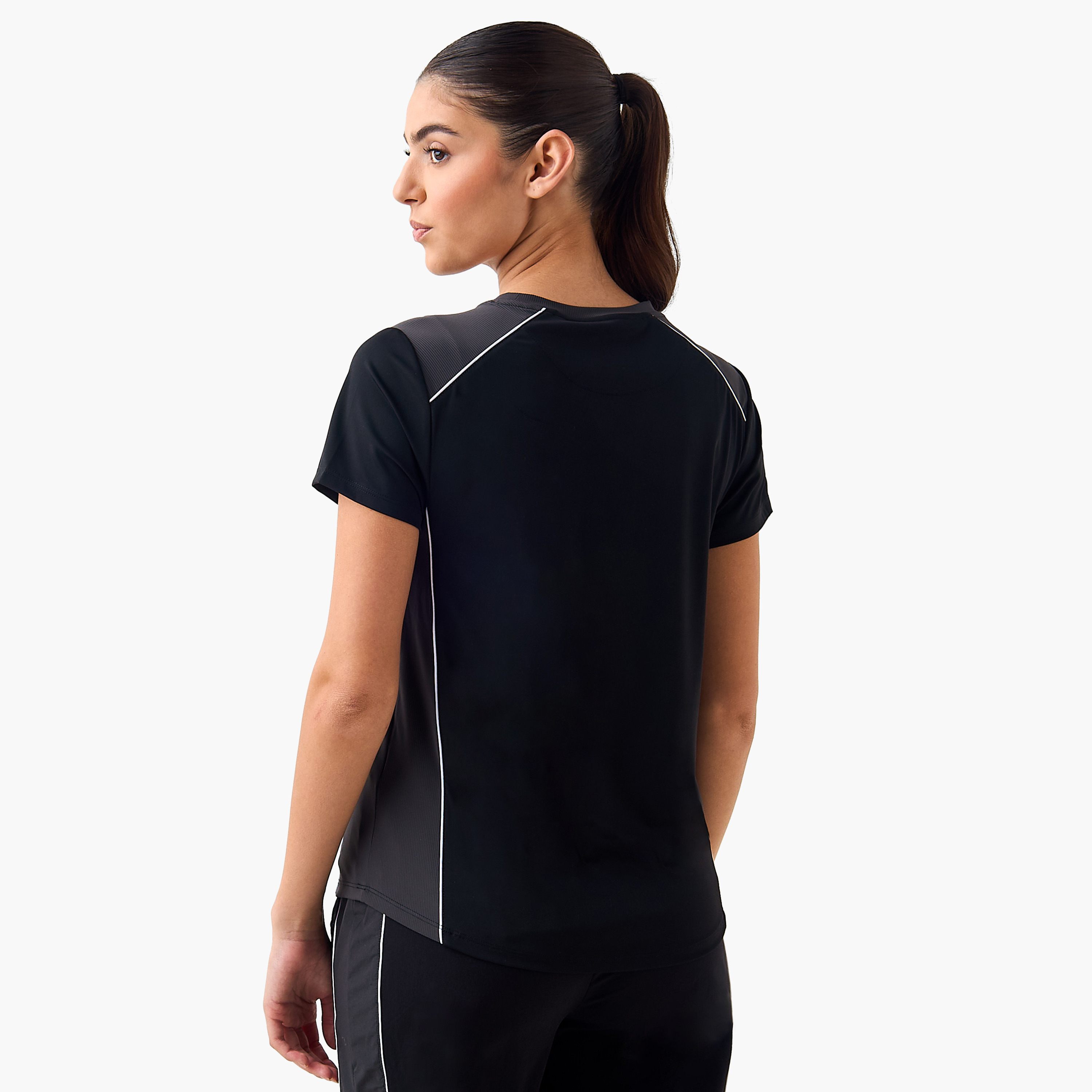 تيشيرت بتصاميم مغايرة وخيوط بارزة للنساء من كابا-women-clothing-tshirts-image-3