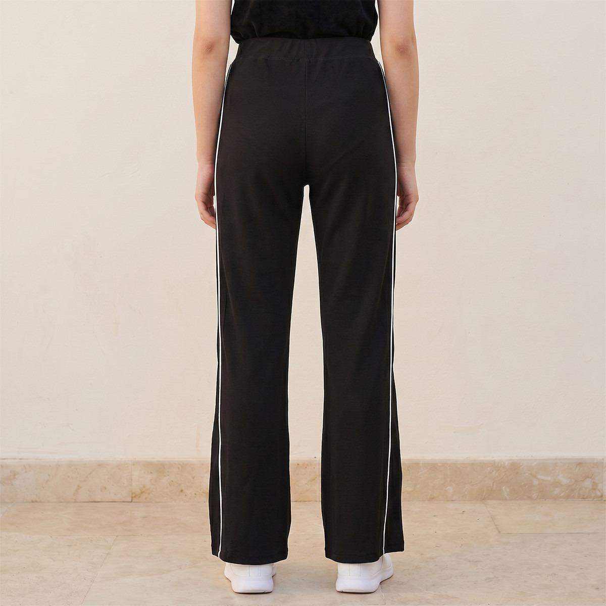 بنطلون مضلع واسع الساقين يتمدد في اتجاهين من كابا-women-clothing-bottoms-joggers-image-4