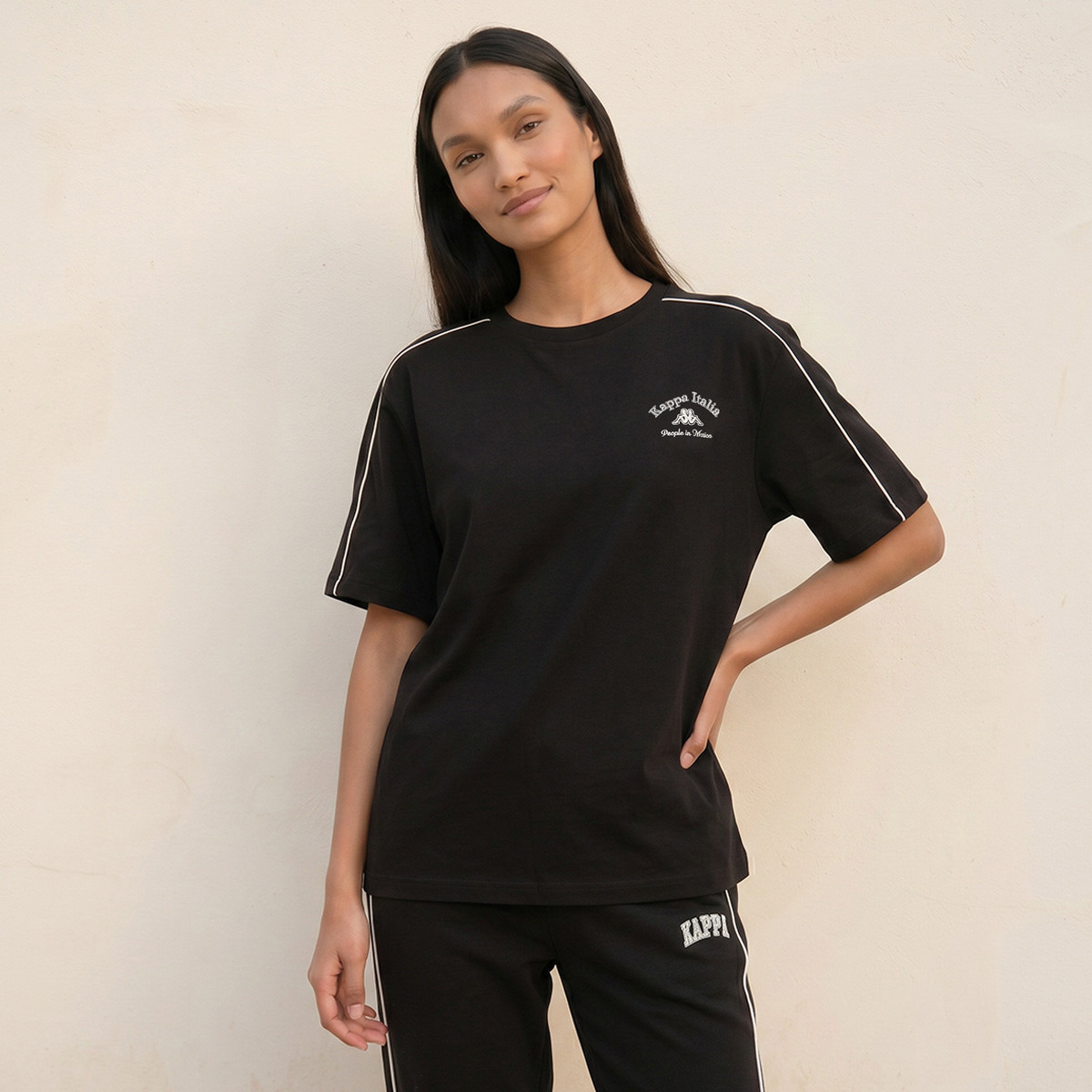 تيشيرت بشعار مطرز من كابا-sports-women-clothing-tshirtsandvests-image-1