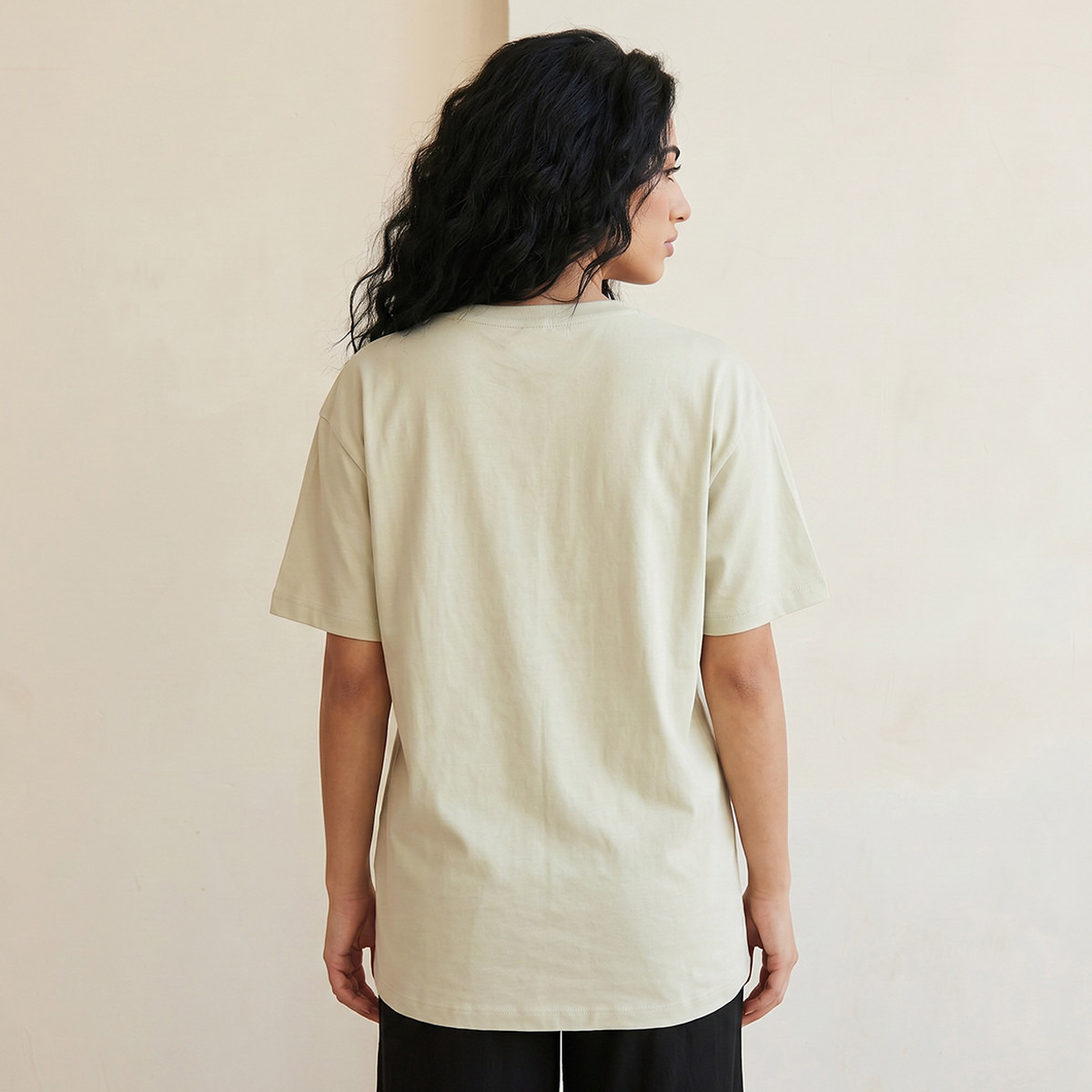 تيشيرت نسائي قطني مطرز بشعار من كابا-women-clothing-tshirts-image-1