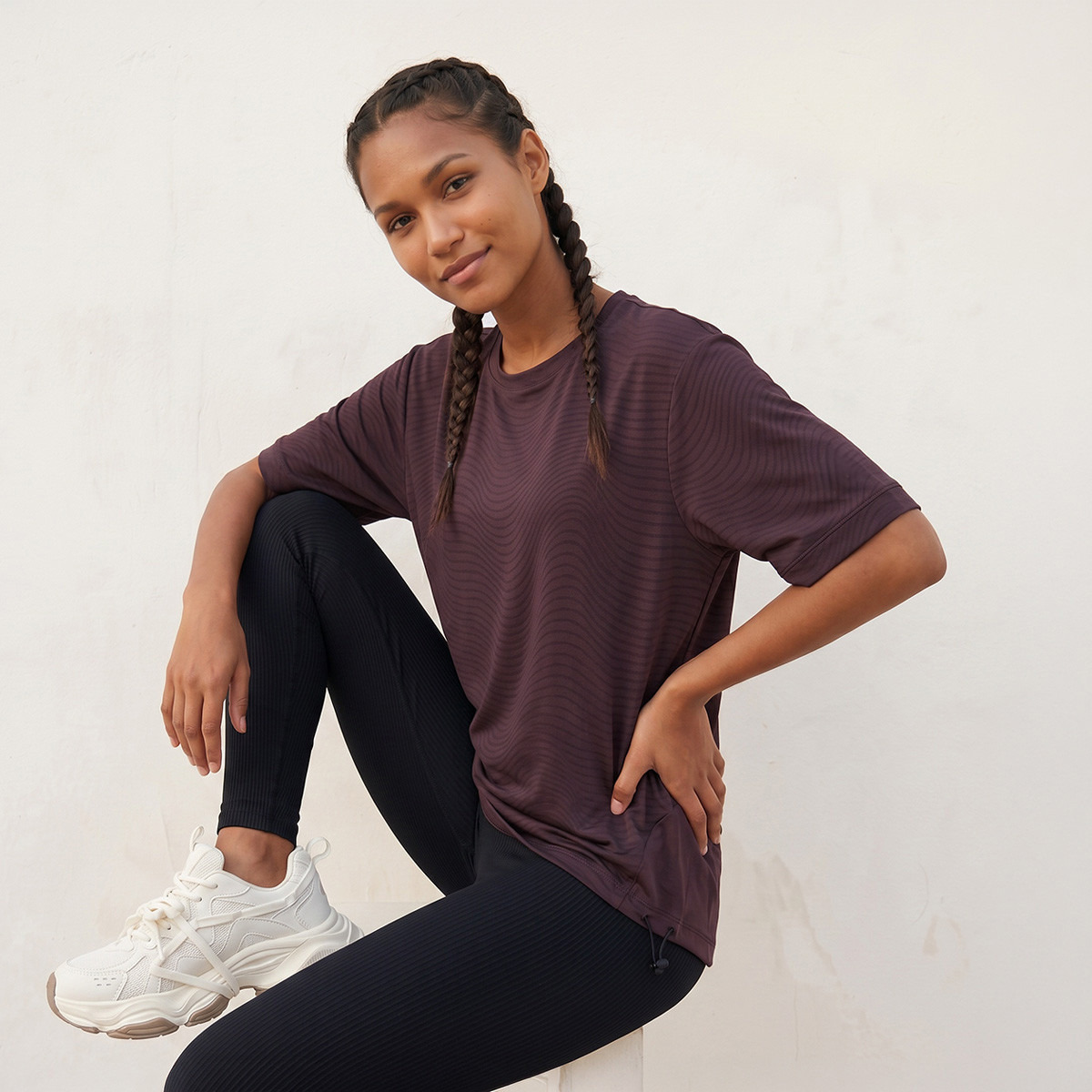تيشيرت بارز الملمس بمرونة رباعية الاتجاهات من كابا-women-clothing-tshirts-image-1