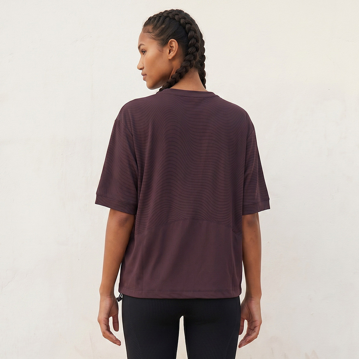تيشيرت بارز الملمس بمرونة رباعية الاتجاهات من كابا-women-clothing-tshirts-image-4