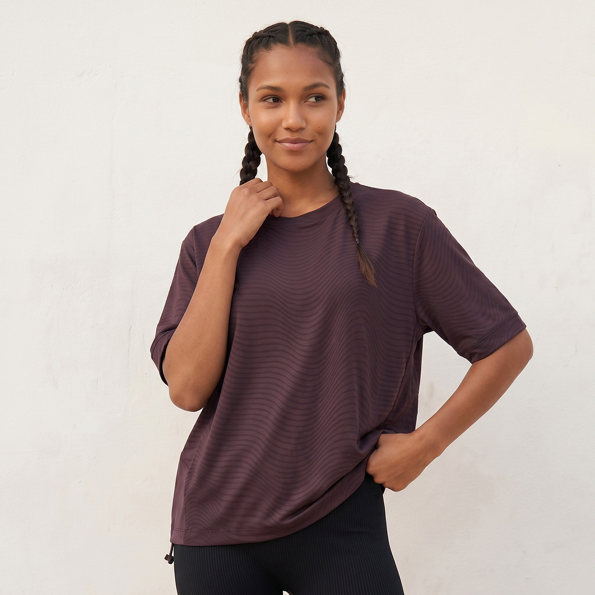 تيشيرت بارز الملمس بمرونة رباعية الاتجاهات من كابا-women-clothing-tshirts-image-5