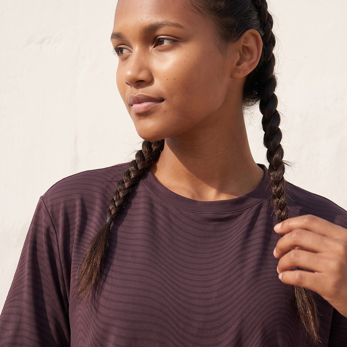 تيشيرت بارز الملمس بمرونة رباعية الاتجاهات من كابا-women-clothing-tshirts-image-6
