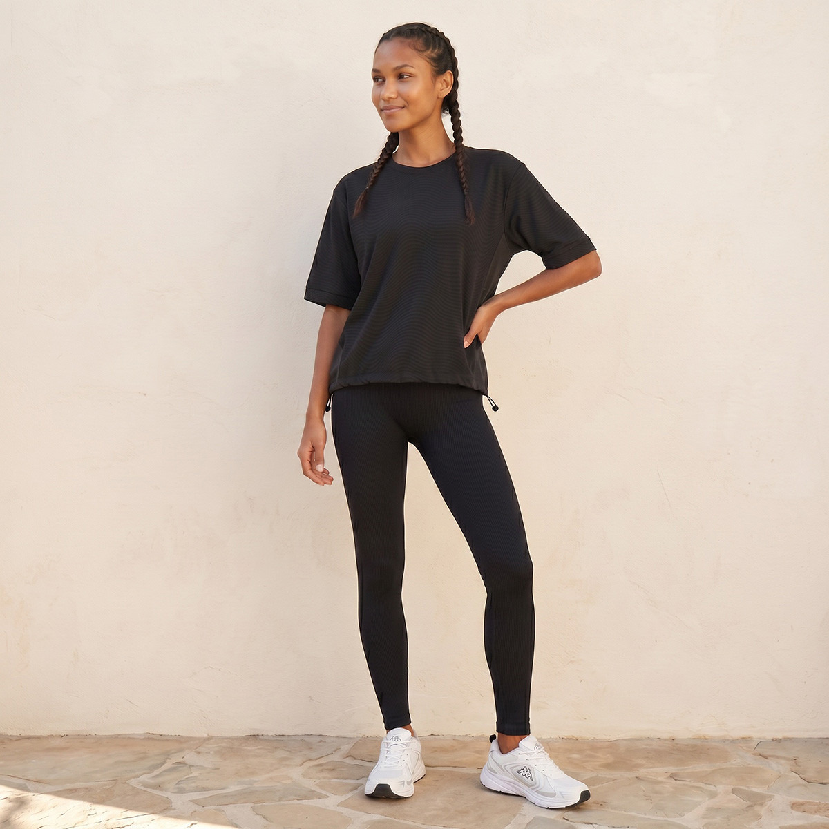 تيشيرت بارز الملمس بمرونة رباعية الاتجاهات من كابا-women-clothing-tshirts-image-3