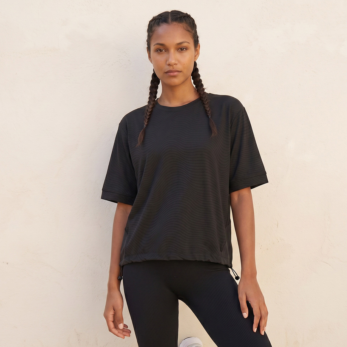 تيشيرت بارز الملمس بمرونة رباعية الاتجاهات من كابا-women-clothing-tshirts-image-5