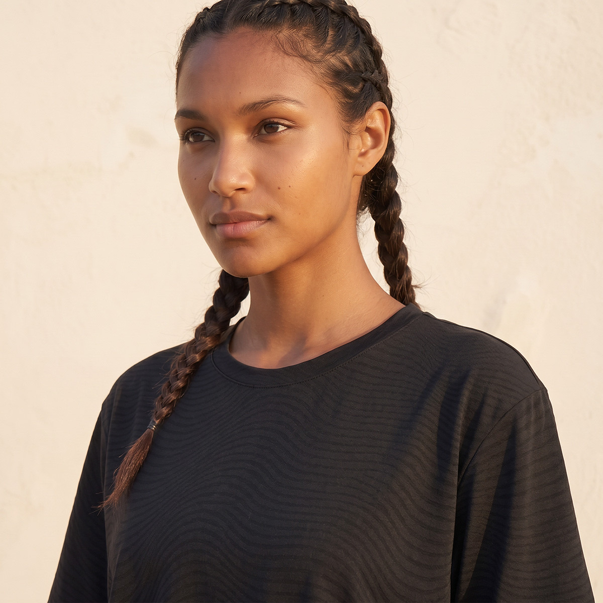 تيشيرت بارز الملمس بمرونة رباعية الاتجاهات من كابا-women-clothing-tshirts-image-6