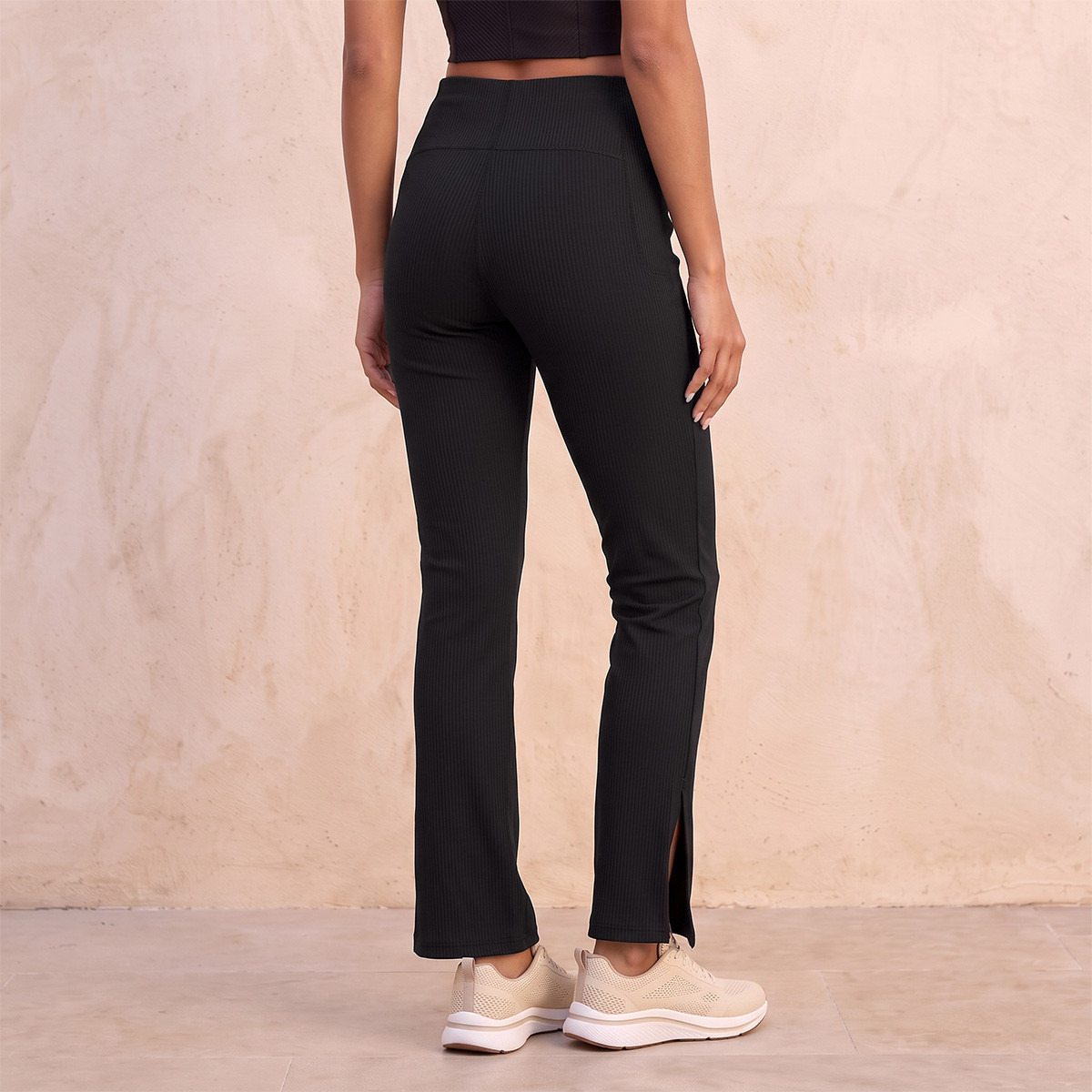 بنطلون ليقنز بارز الملمس من كابا-women-clothing-sportswearandactivewear-bottoms-leggings-image-3