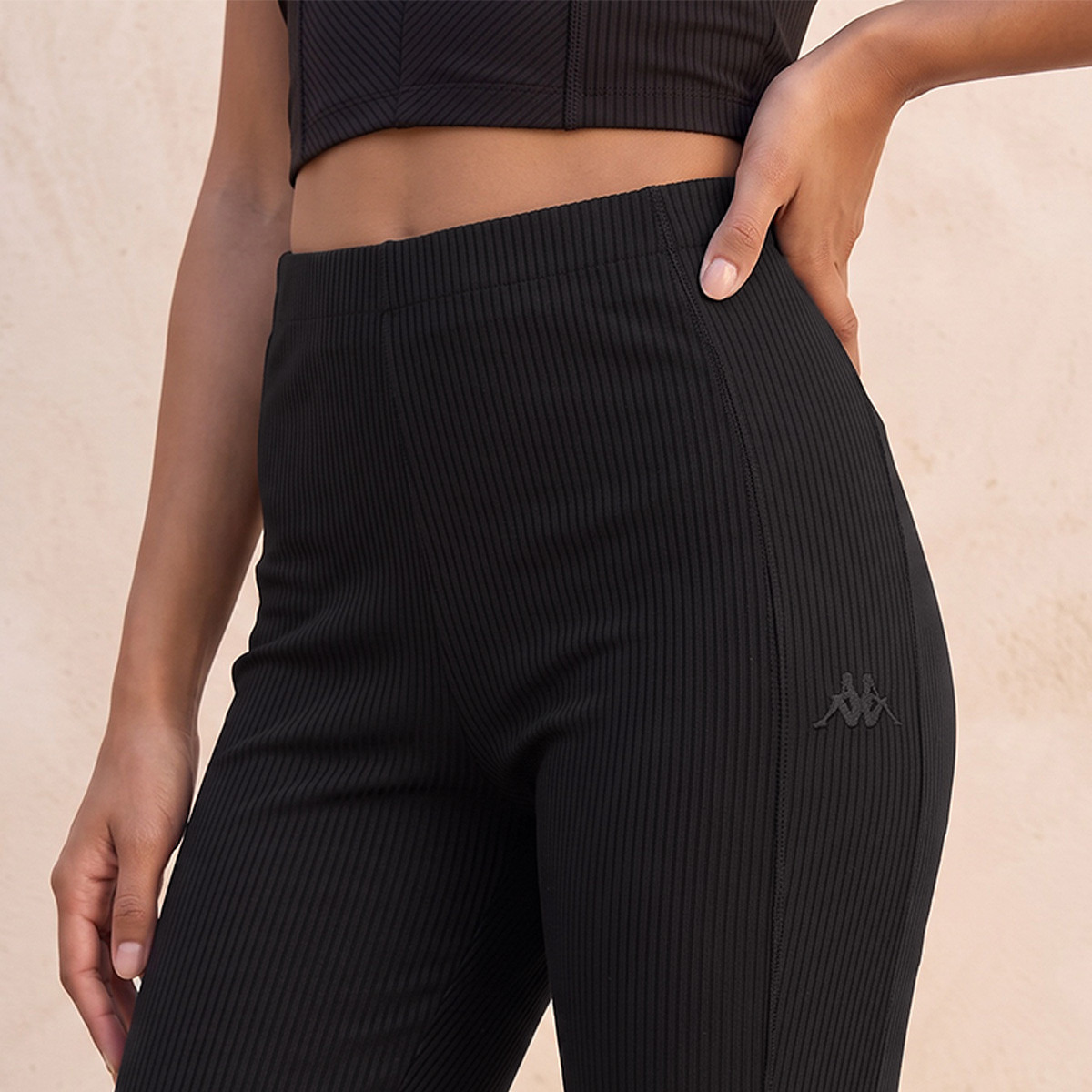بنطلون ليقنز بارز الملمس من كابا-women-clothing-sportswearandactivewear-bottoms-leggings-image-4