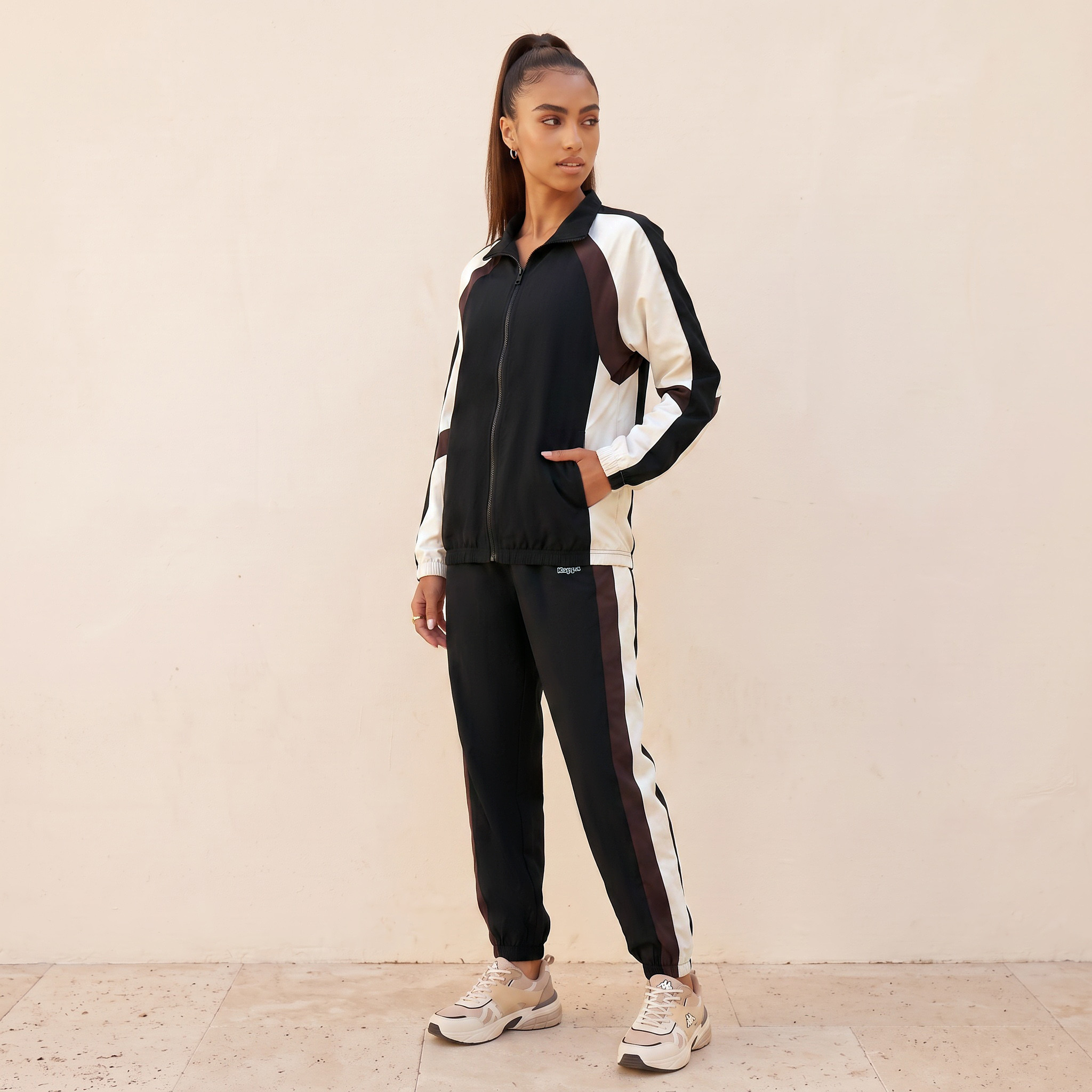 جاكيت رياضي بتصميم ألوان متعددة من كابا-sports-women-clothing-coatsandjackets-jackets-image-2