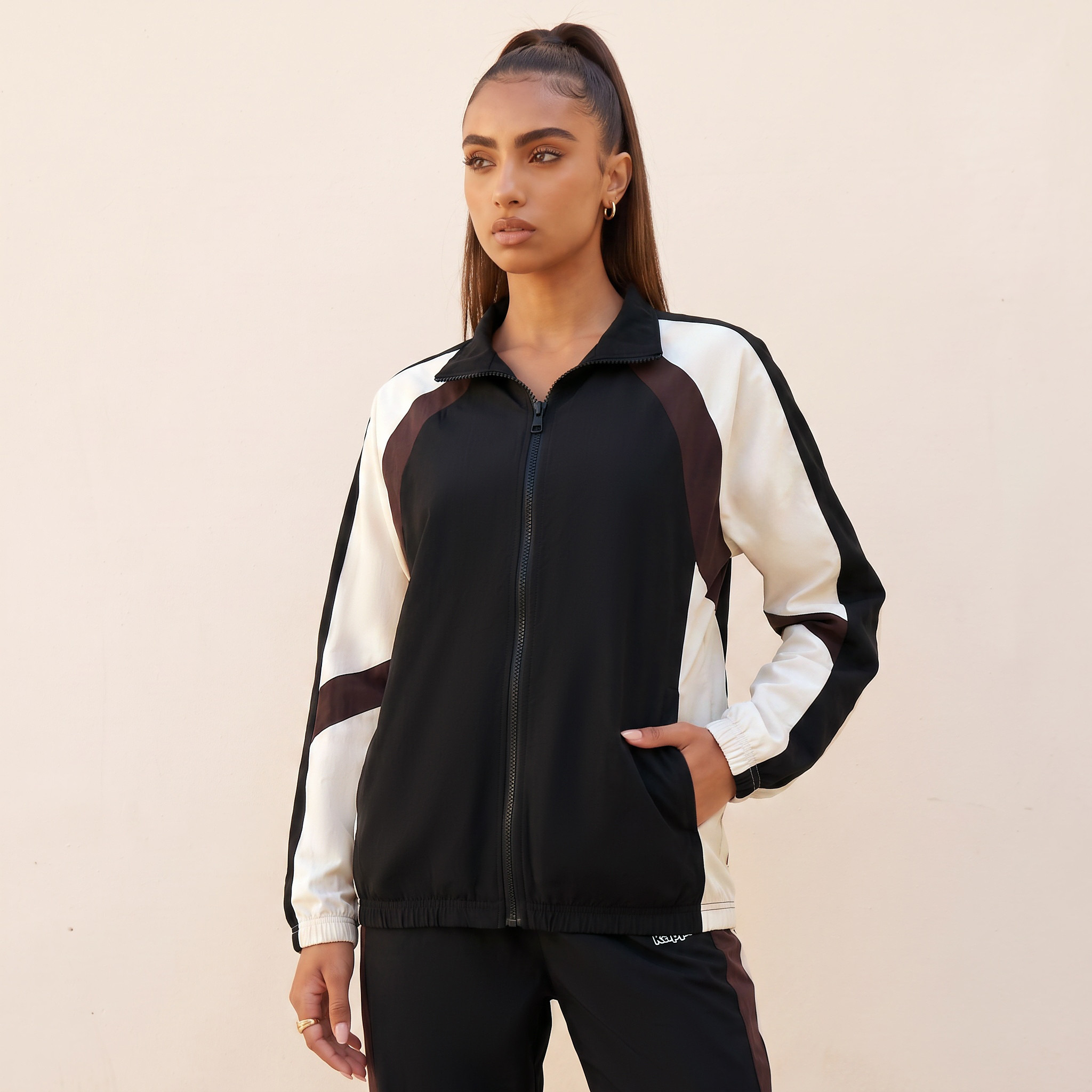 جاكيت رياضي بتصميم ألوان متعددة من كابا-sports-women-clothing-coatsandjackets-jackets-image-4
