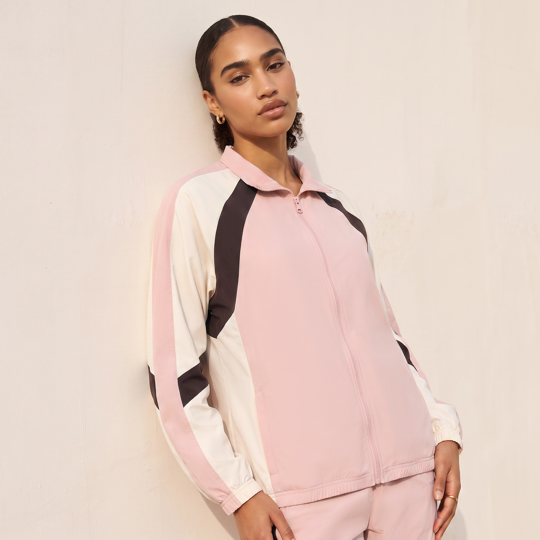 جاكيت رياضي بتصميم ألوان متعددة من كابا-sports-women-clothing-coatsandjackets-jackets-image-1