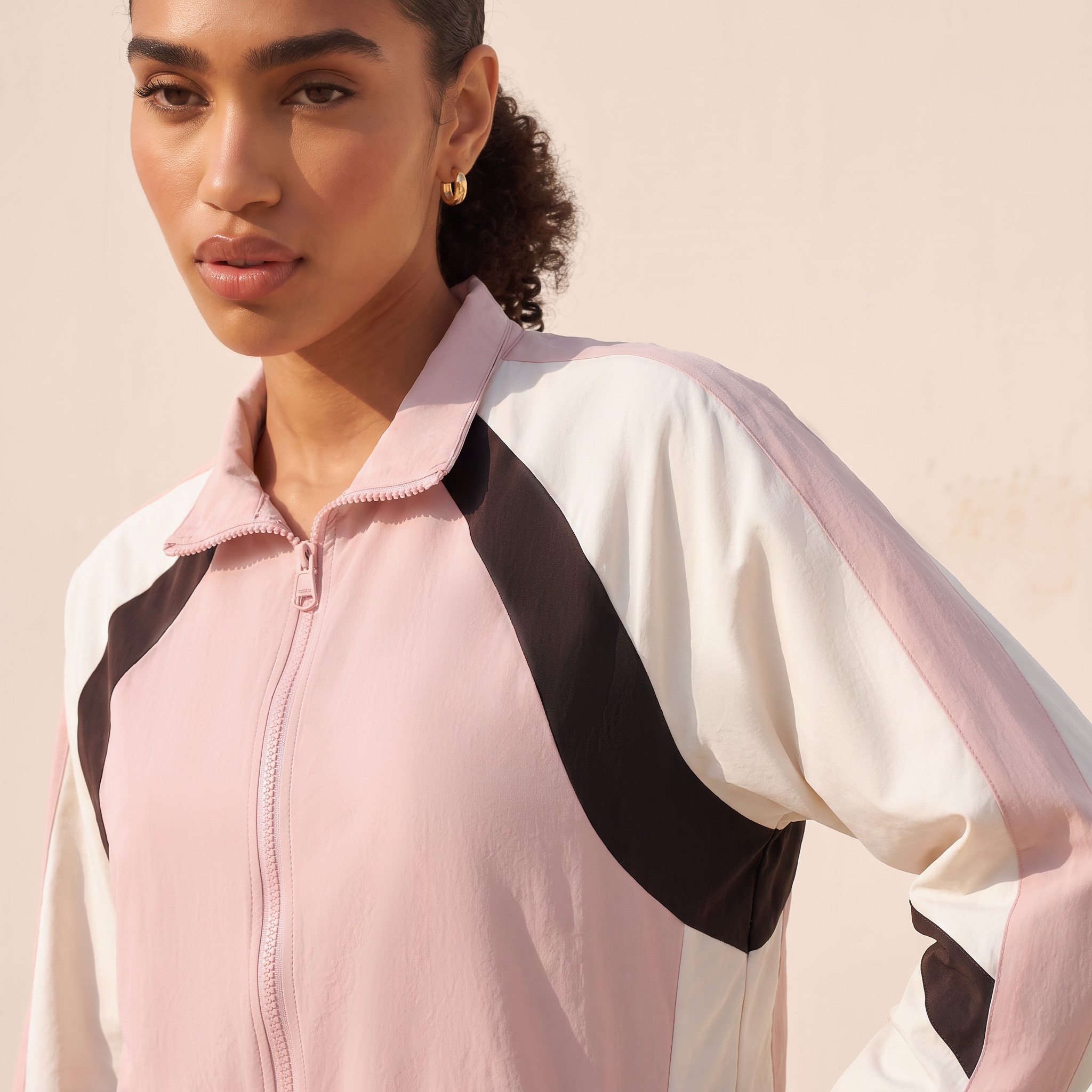جاكيت رياضي بتصميم ألوان متعددة من كابا-sports-women-clothing-coatsandjackets-jackets-image-5