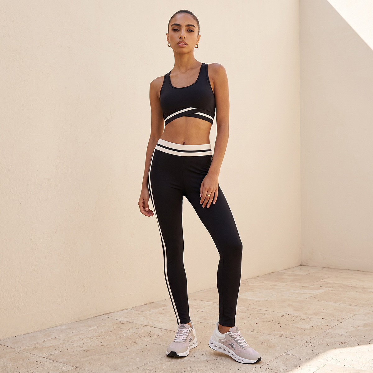 بنطلون ليقنز بمرونة ثنائية الاتجاه من كابا-women-clothing-sportswearandactivewear-bottoms-leggings-image-3