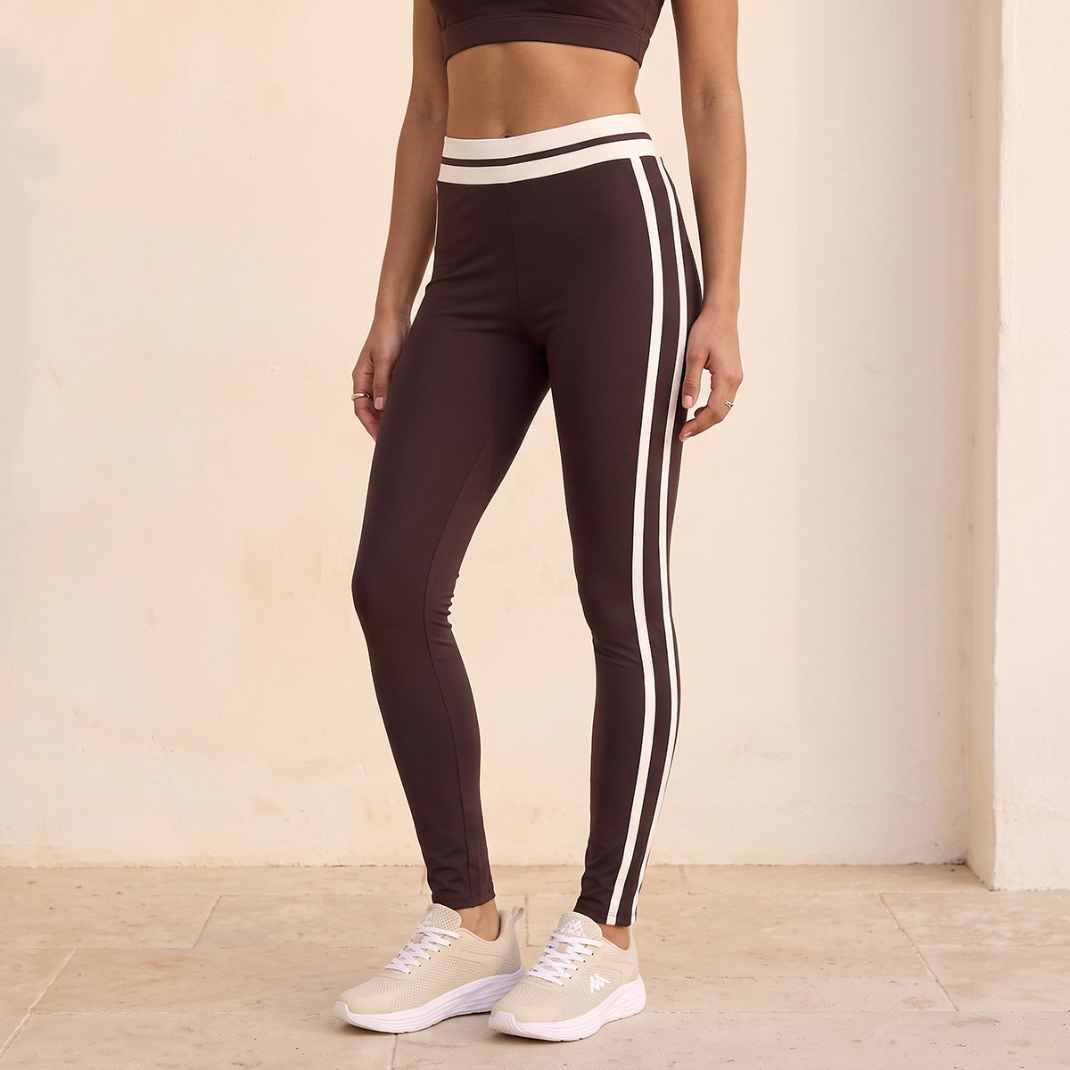 بنطلون ليقنز بمرونة ثنائية الاتجاه من كابا-women-clothing-sportswearandactivewear-bottoms-leggings-image-2