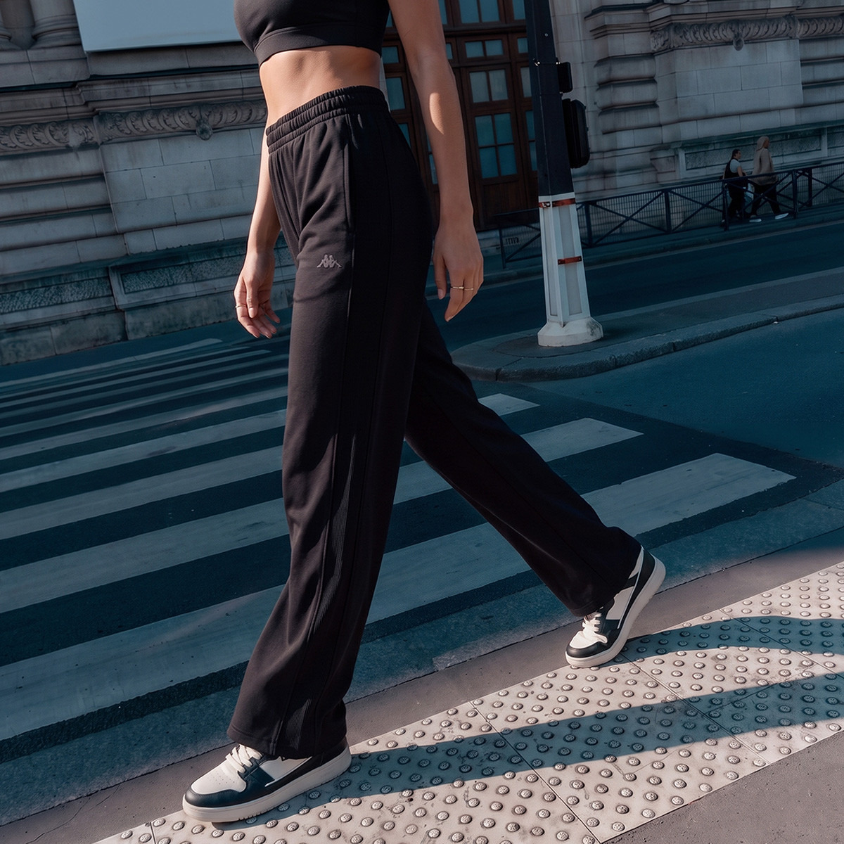 بنطلون رياضي بمرونة ثنائية الإتجاه من كابا-women-clothing-bottoms-joggers-image-1