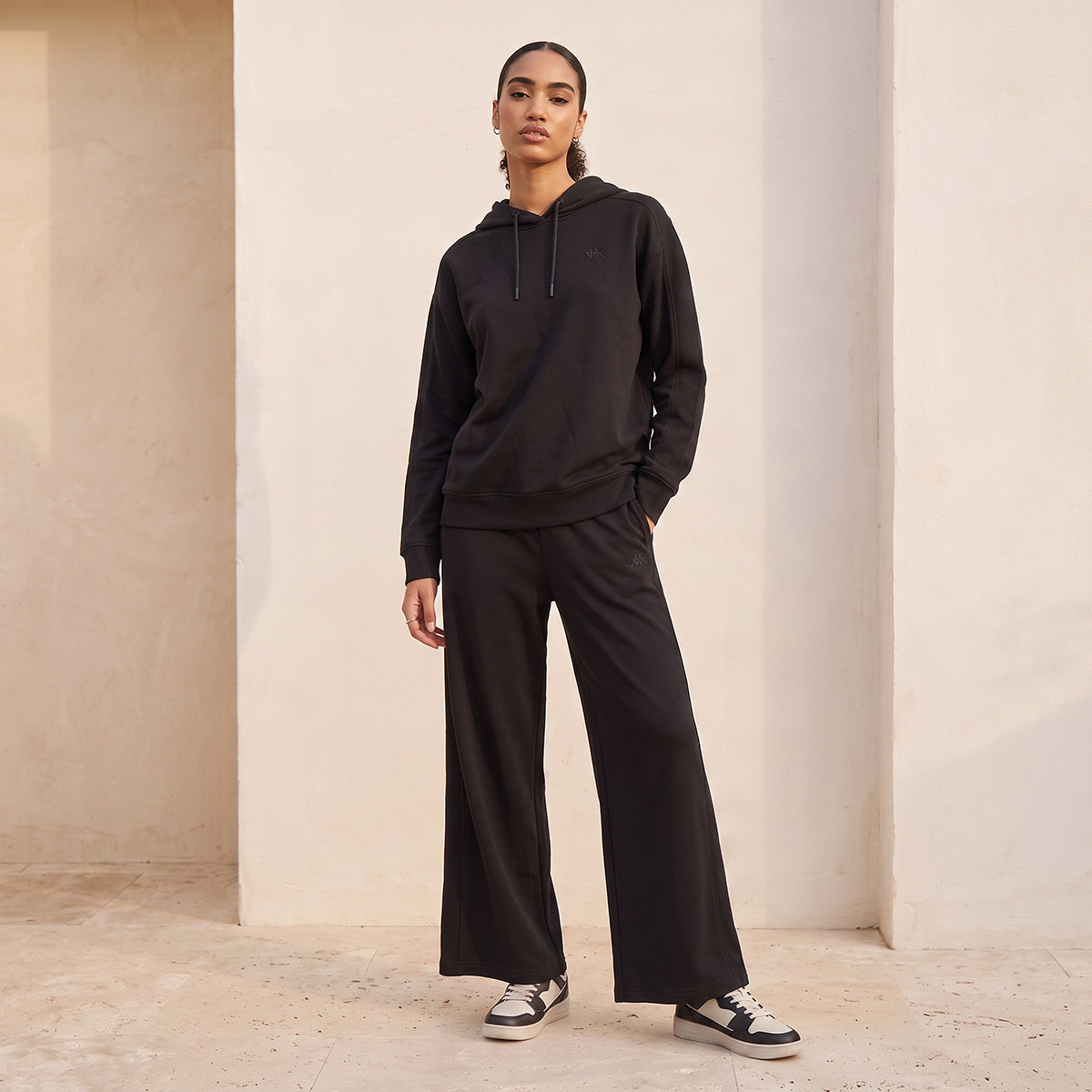 بنطلون رياضي بمرونة ثنائية الإتجاه من كابا-women-clothing-bottoms-joggers-image-3