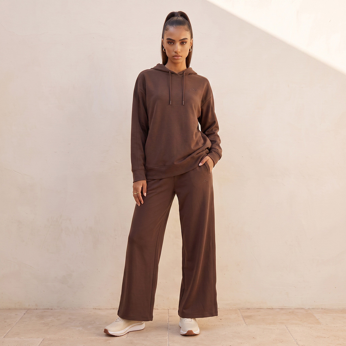 بنطلون رياضي بمرونة ثنائية الإتجاه من كابا-women-clothing-bottoms-joggers-image-3