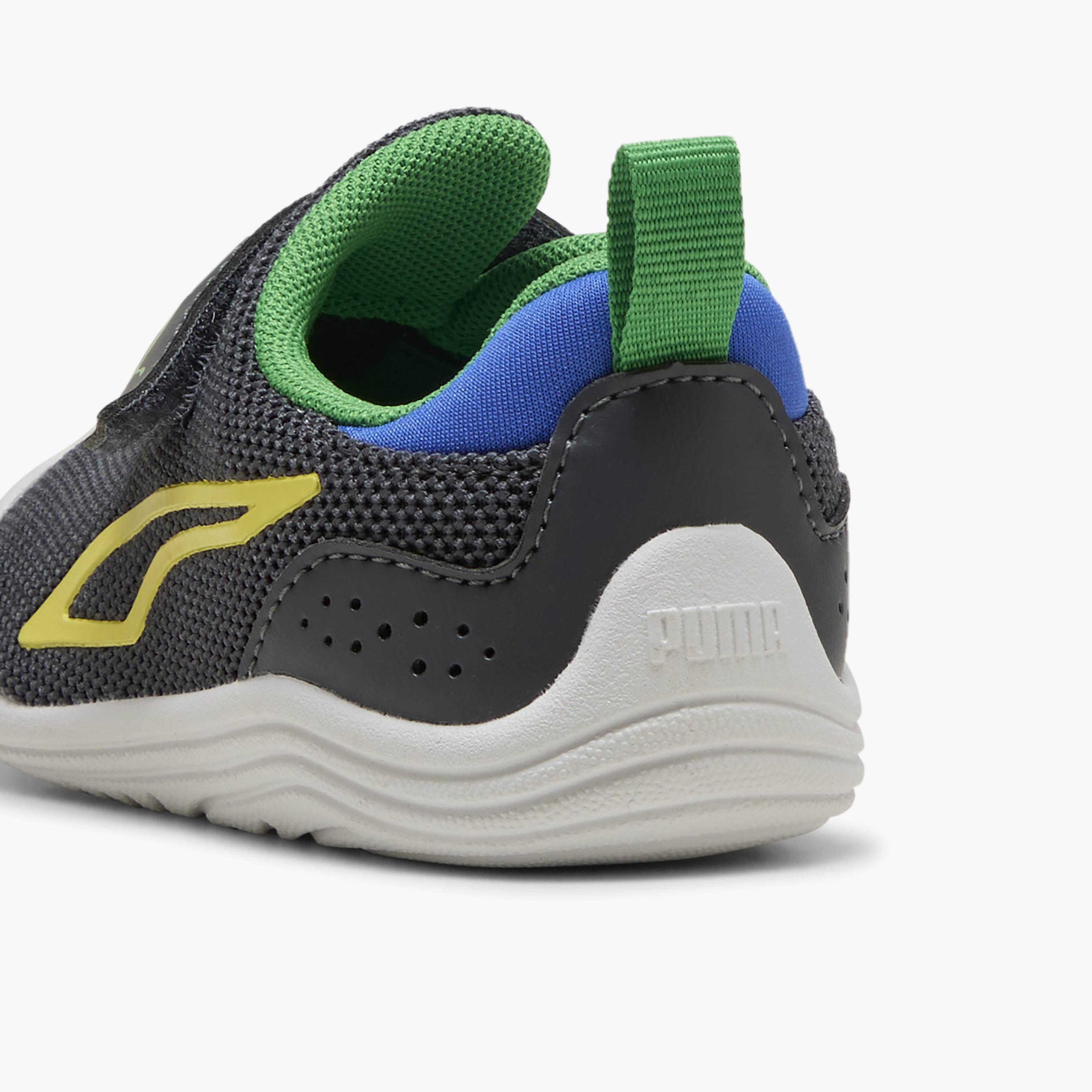 حذاء سنيكرز بطول الكاحل وشريط إغلاق لاصق كيتن ميش في من بوما-baby-boys-shoes-closedshoes-image-1