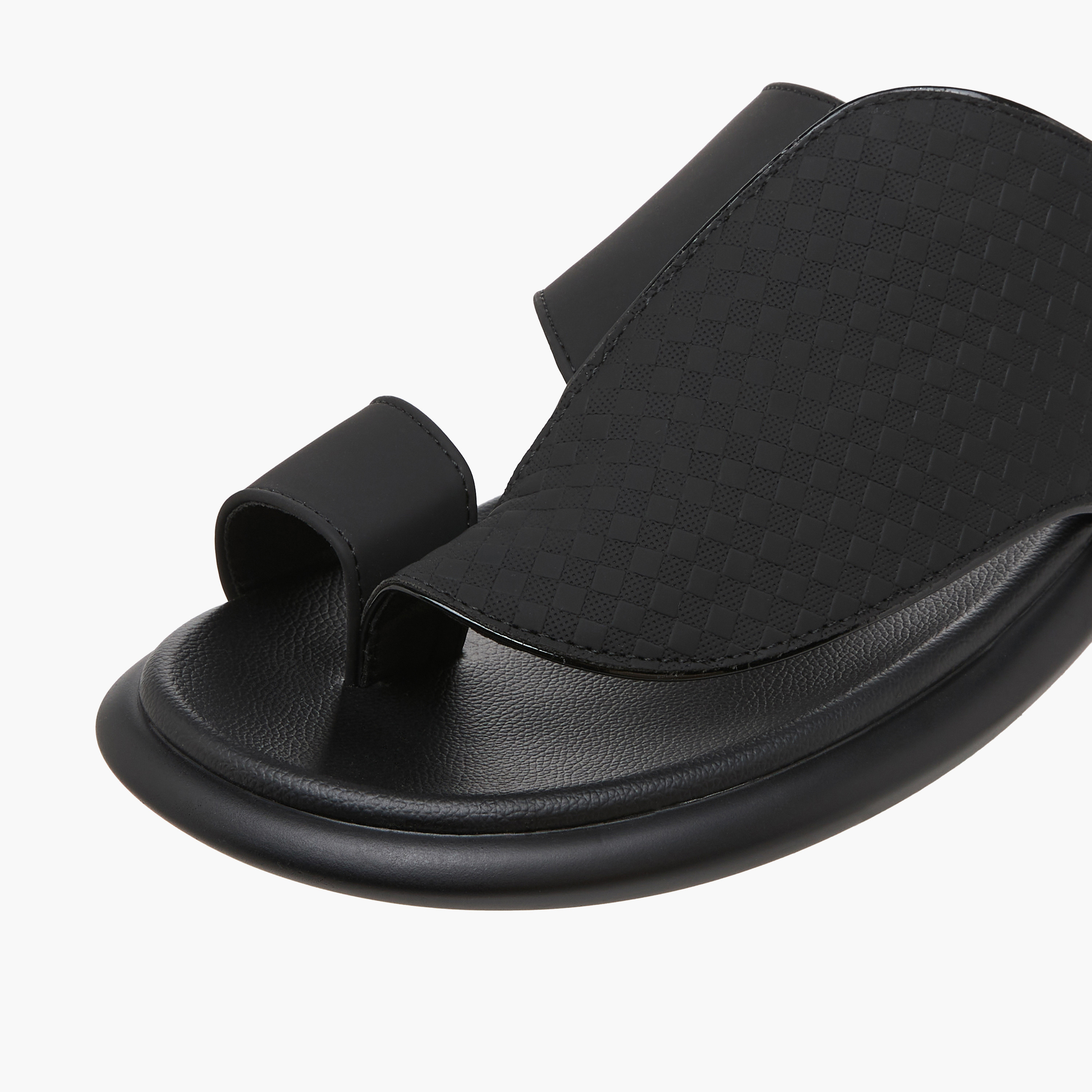 صندل عربي بتفاصيل حلقة إصبع للرجال من الواحة-men-shoes-sandals-image-4
